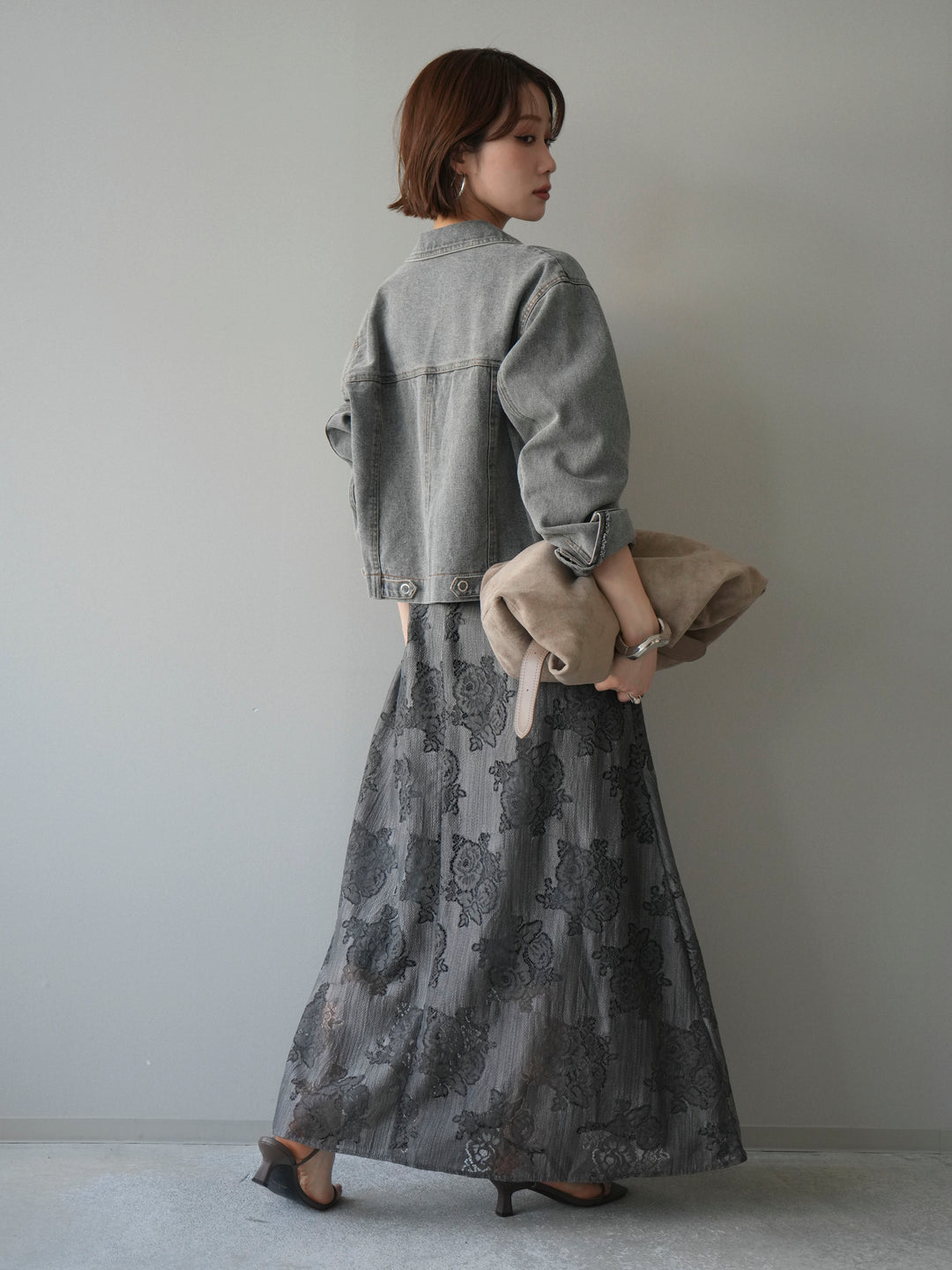 【預購】花朵蕾絲吊帶洋裝 / 灰色