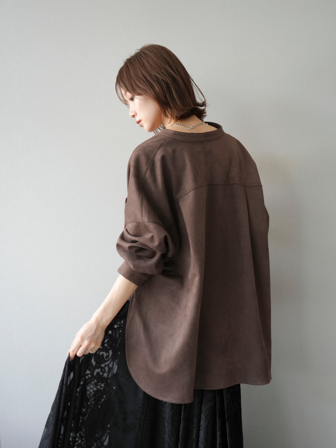 [SET]スエードバンドカラーオーバーシャツ+アンティーク柄フロッキーマキシスカート(2set)