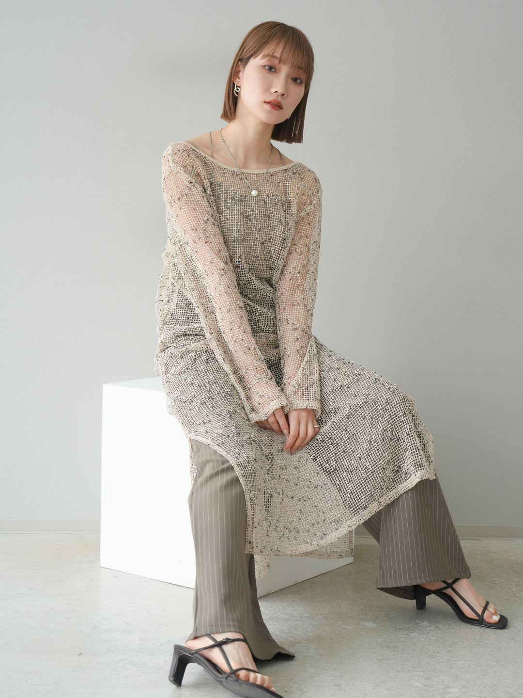 [預購] 鏤空網眼露背洋裝/象牙白