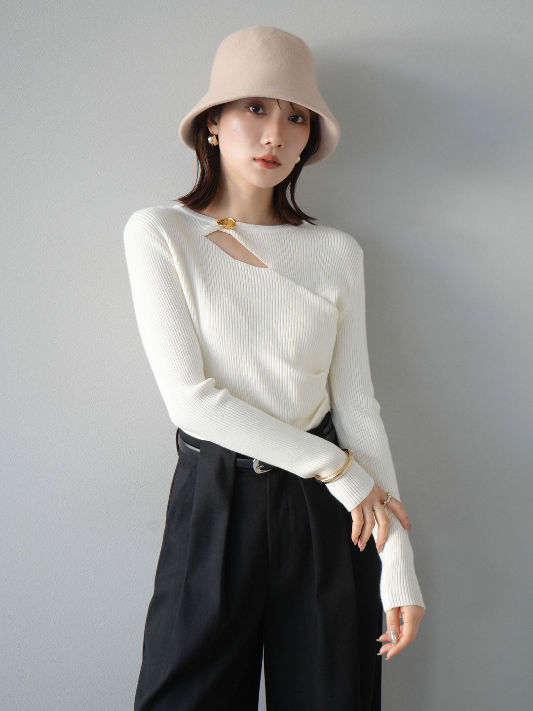 [予約]ゴールドモチーフデザインリブトップス/ホワイト