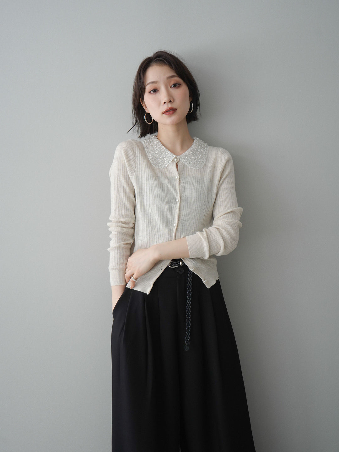 [予約]ビジュー襟パールボタンニットカーディガン/ivory