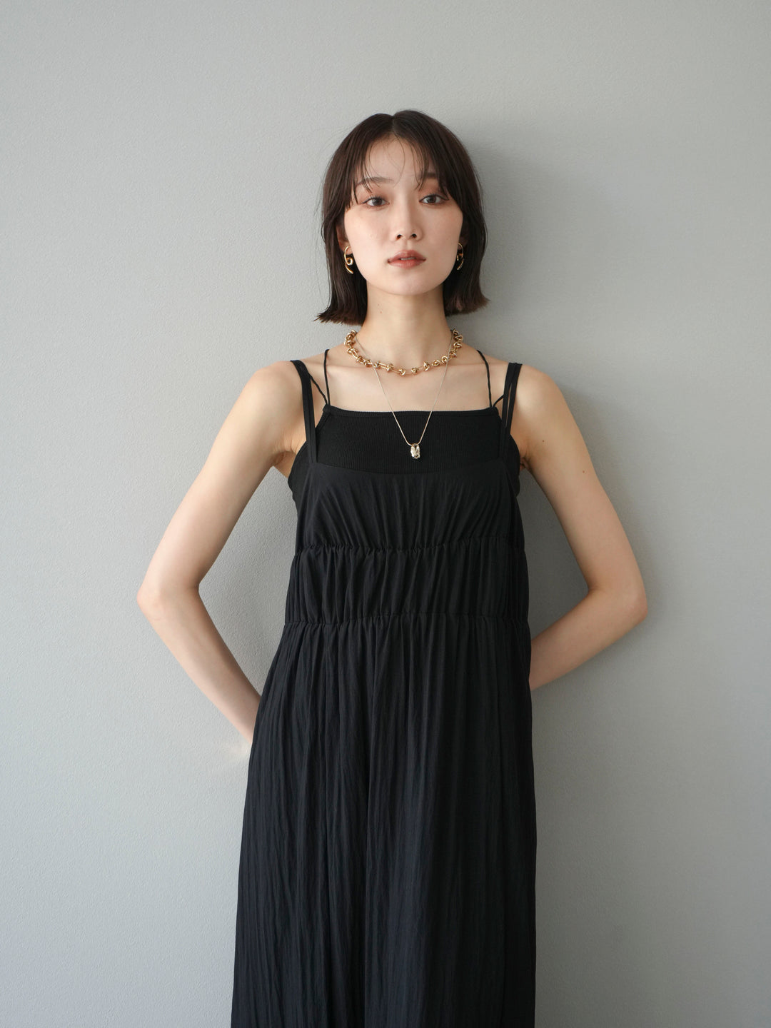 [SET]レーヨンシャーリングキャミワンピース+カップ付きバッククロスキャミソール(2set)