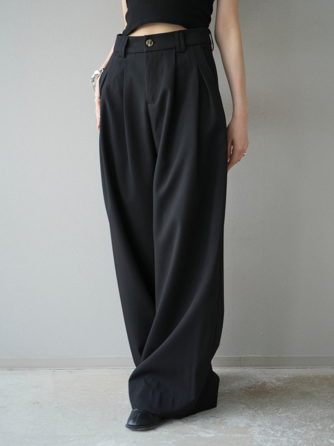 [予約]ダブルタックワイドパンツ/ブラック