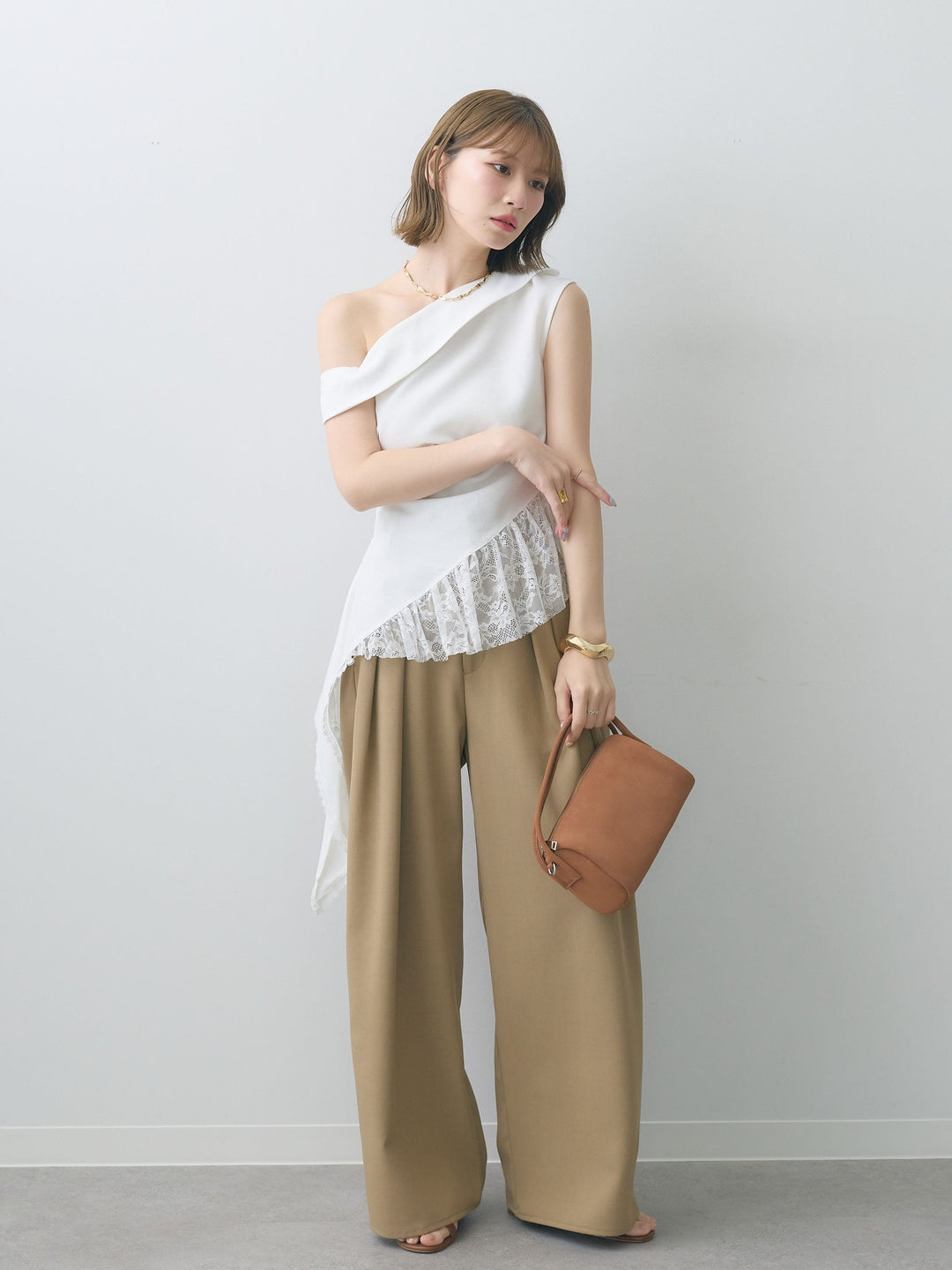 [SET]アシンメトリーラッフルレースヘムトップス+クレープデシンタックワイドパンツ(2set)