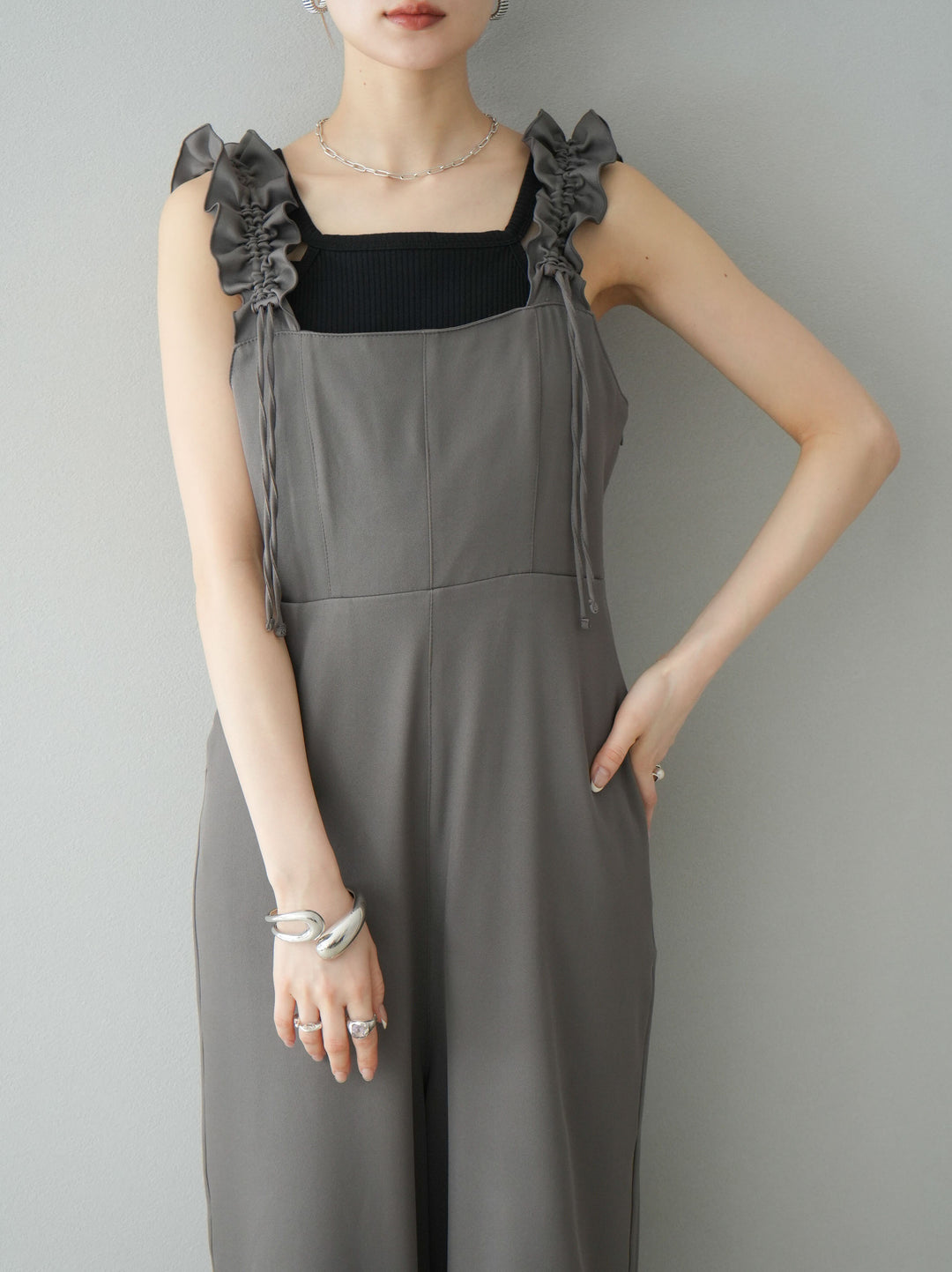 [預訂] 繫帶荷葉邊連身衣/灰色