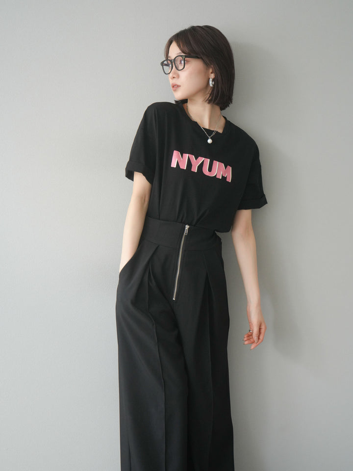 [預訂]“NYUM”標誌印花乾爽觸感棉質T卹/黑色