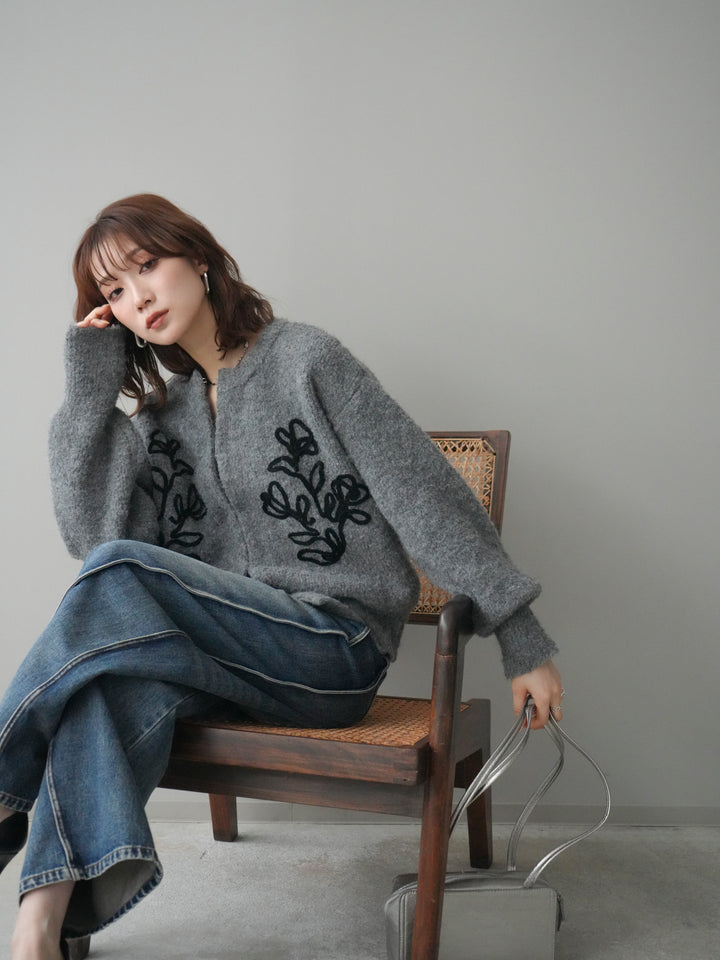 [予約]テープ刺繍ホック開きブークレニットカーディガン/mokugray