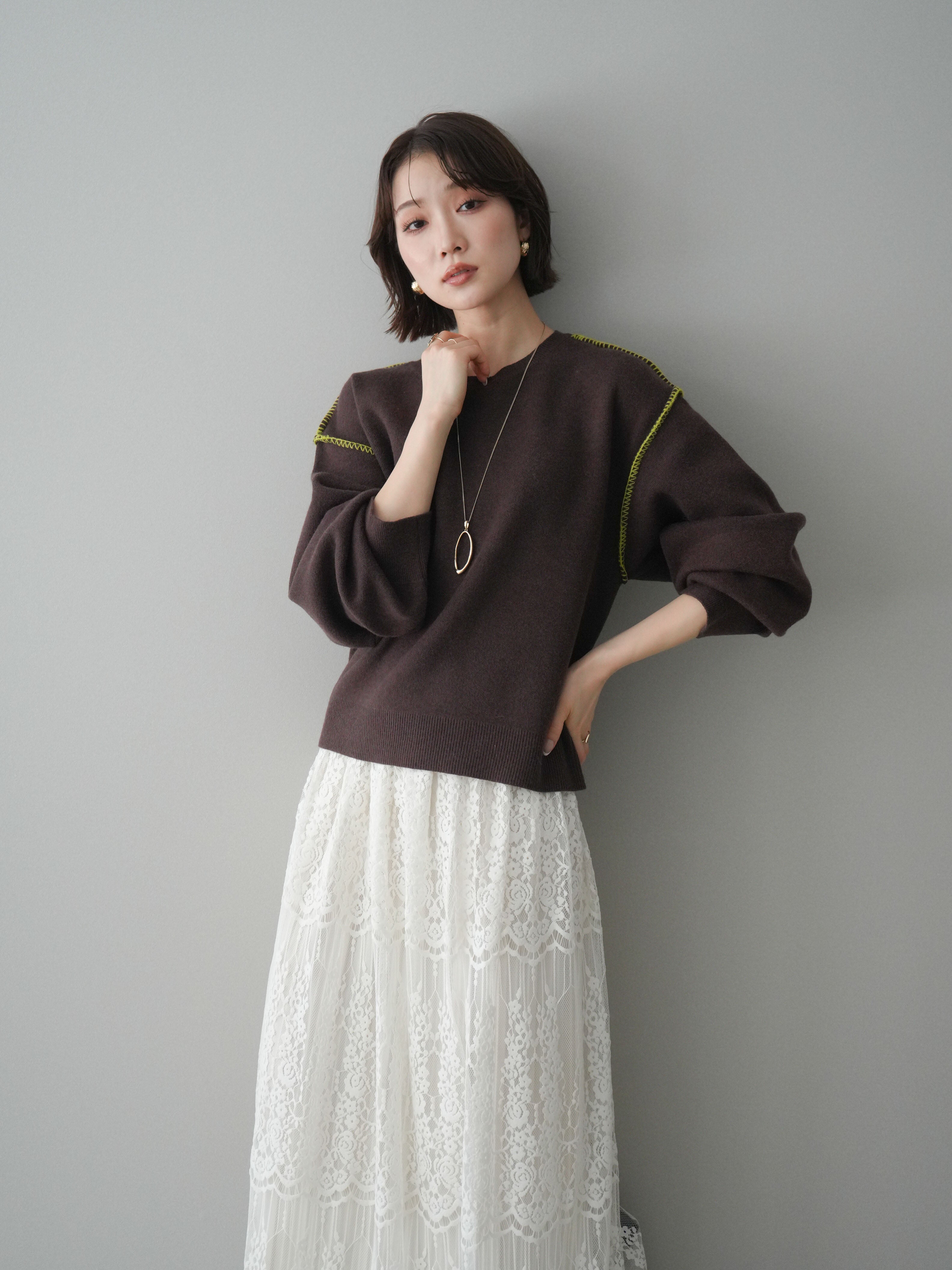 予約]バックロゴ刺繍配色ステッチニットプルオーバー/brown – Lumier