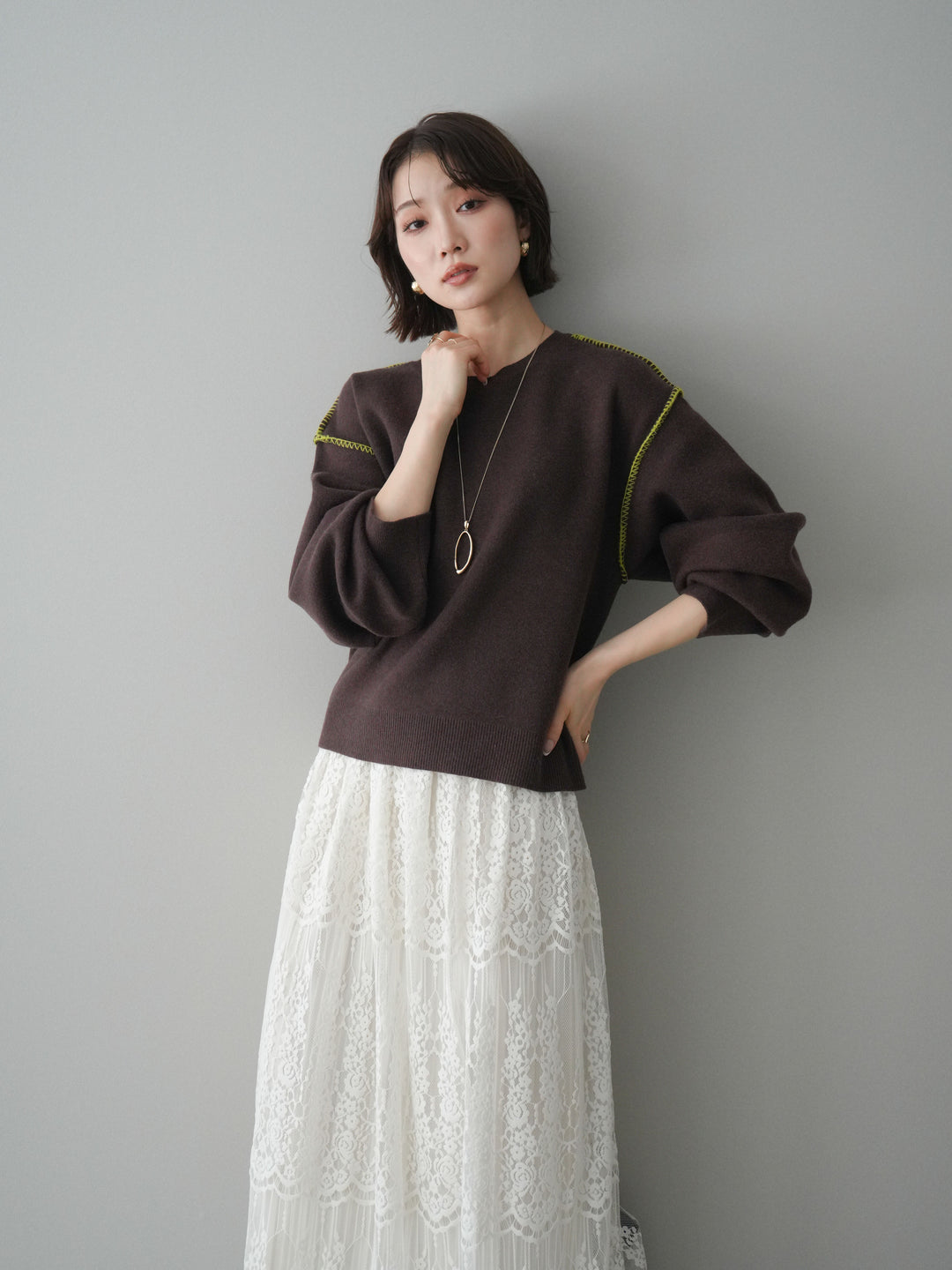 [予約]バックロゴ刺繍配色ステッチニットプルオーバー/brown