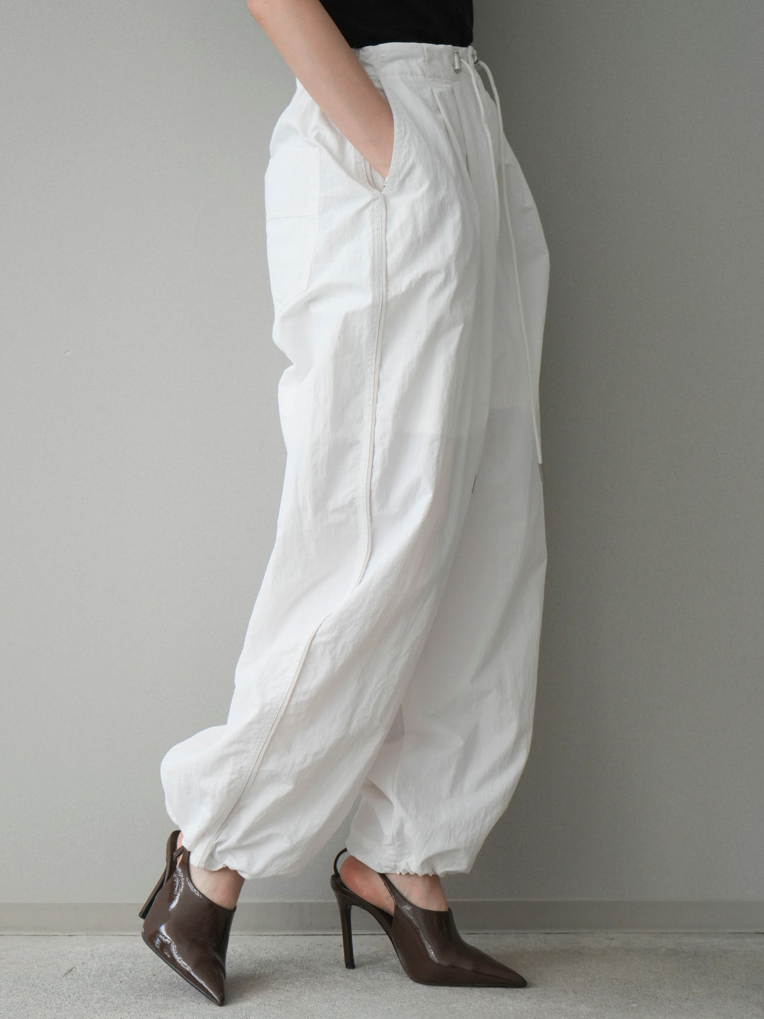 [予約]ドロストサイドラインナイロンパンツ/off