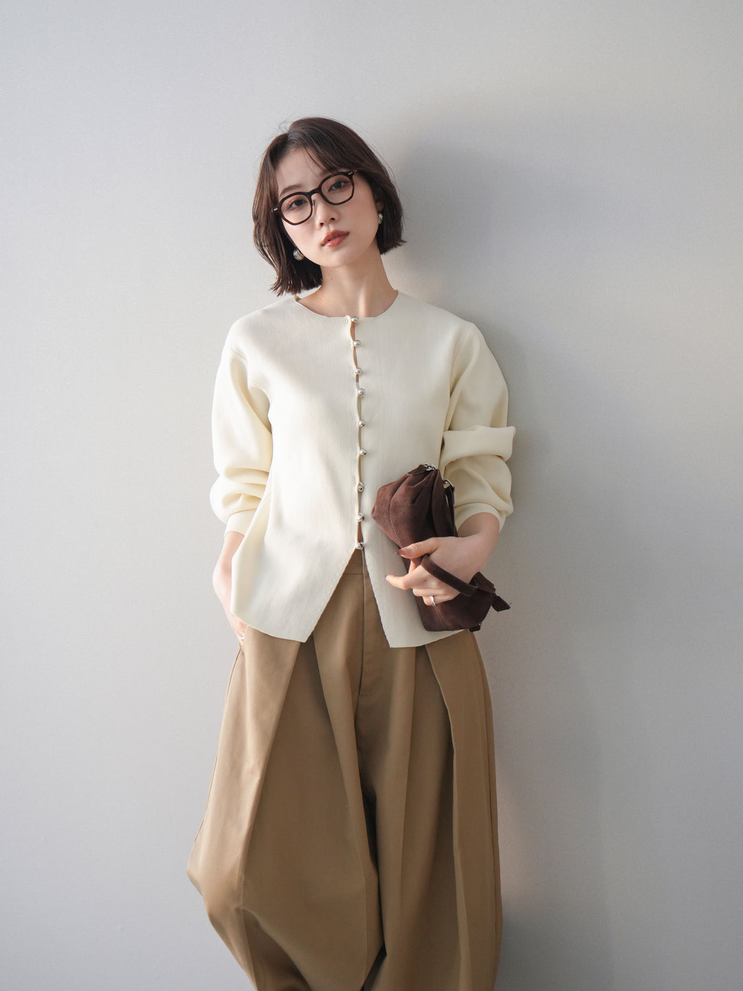 [予約]フロントスリットシルバーボタンニットカーディガン/off