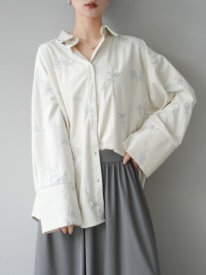 [予約]ベロアフラワーエンブロイダリーシャツ/エクリュ