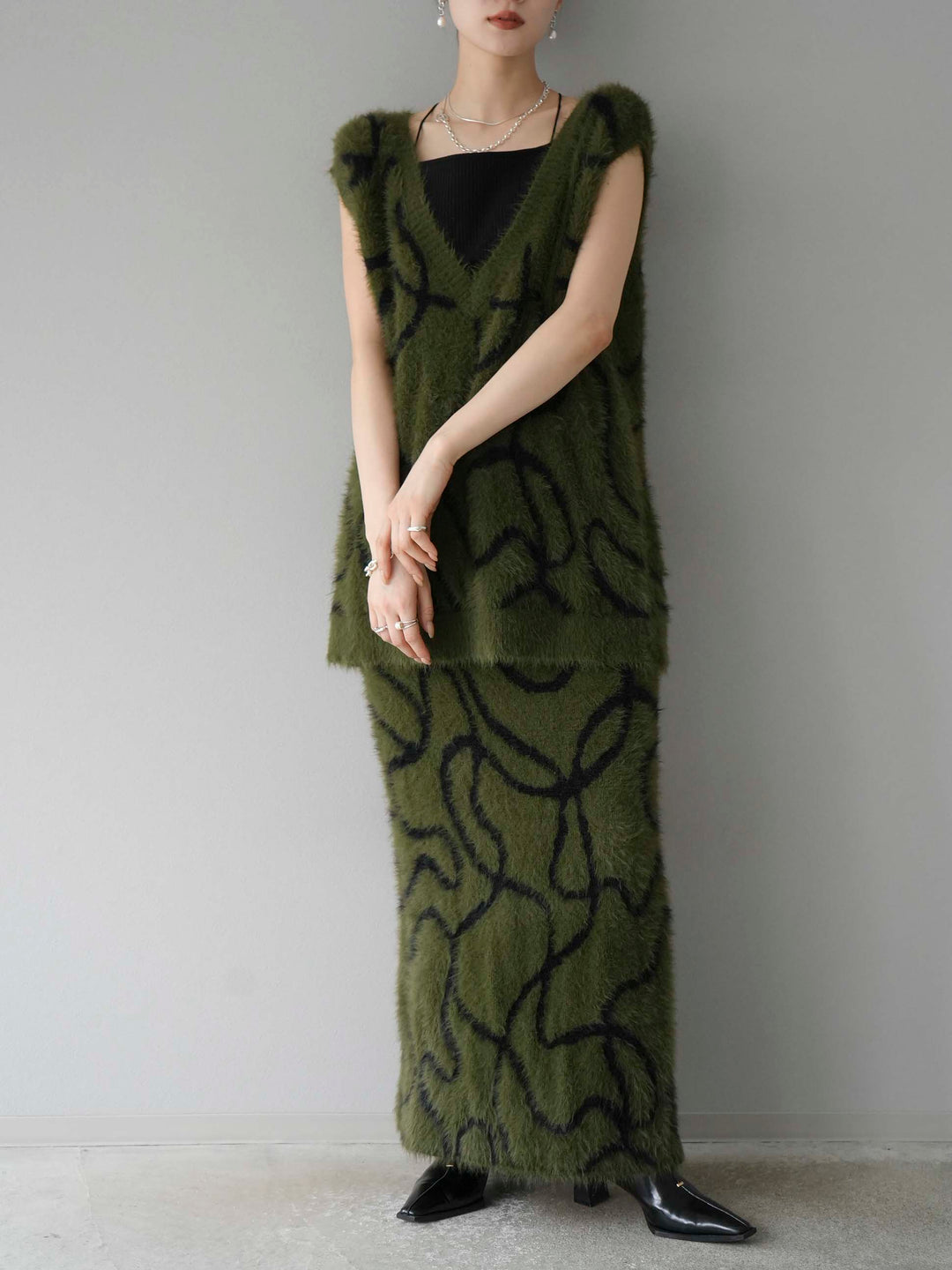 [SET] 線狀毛絨針織背心 + 線狀毛絨針織裙 (2套)