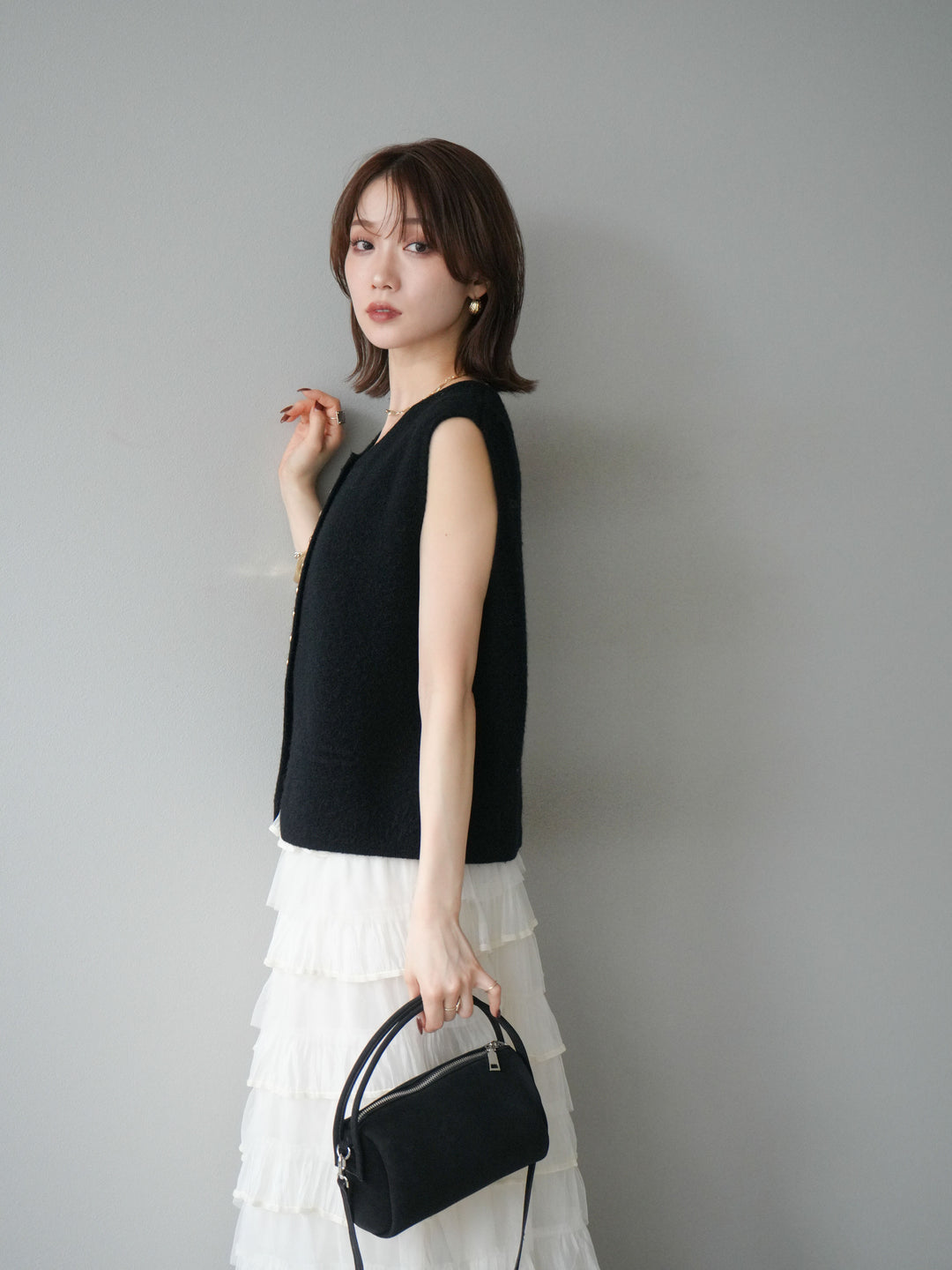 [予約]ゴールドボタンコンパクトニットベスト/ブラック