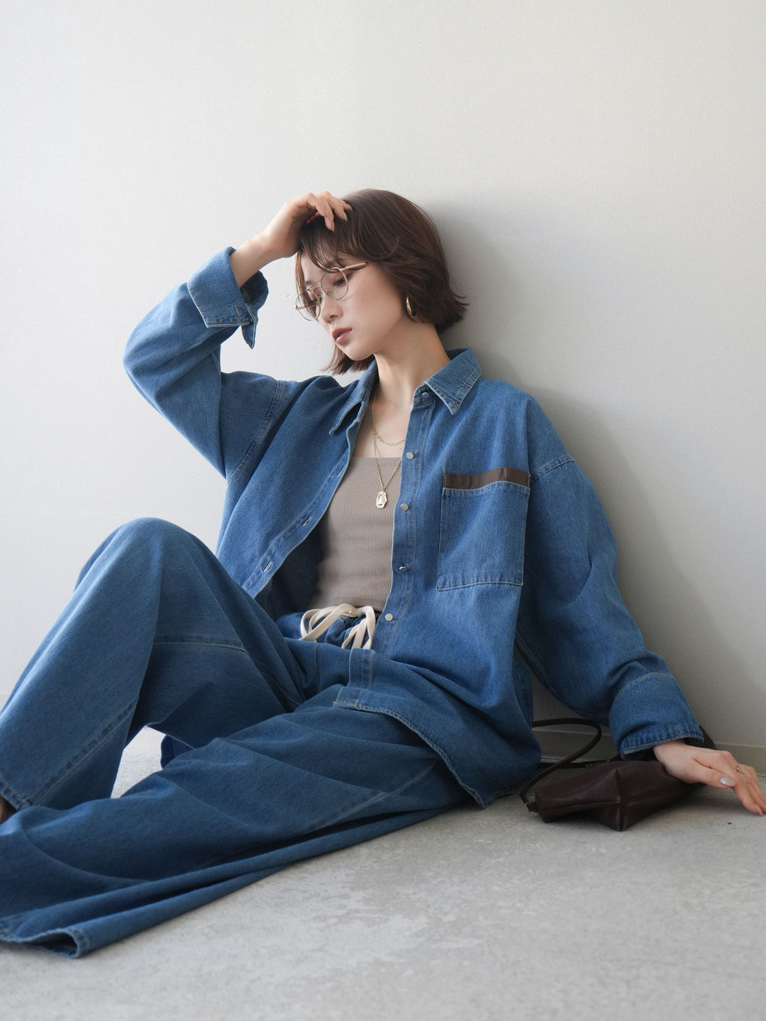 [SET]ポイントレザーオーバーデニムシャツ+ドロストワイドデニムパンツ(2set)