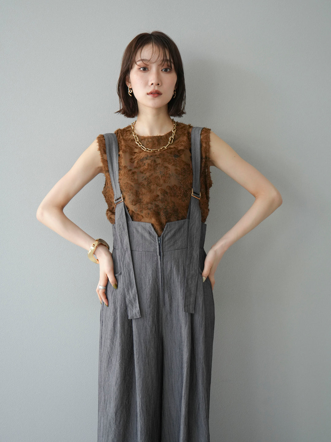 [SET]ストリングデザインハイウエストサロペット+ニュアンスフリンジジャガードノースリーブブラウス(2set)