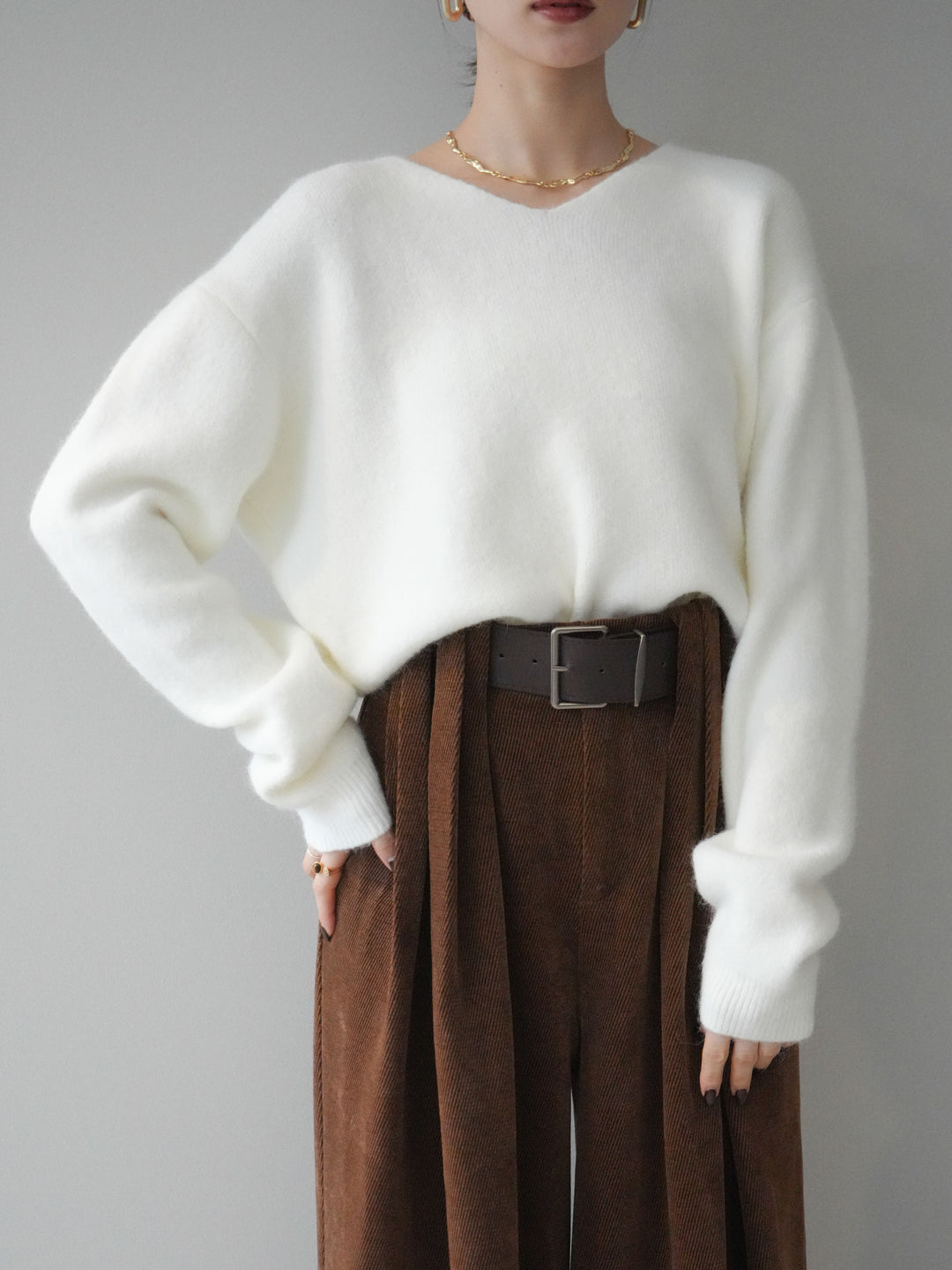 [予約]シュシュ付きアンゴラタッチVネックニットプルオーバー/white