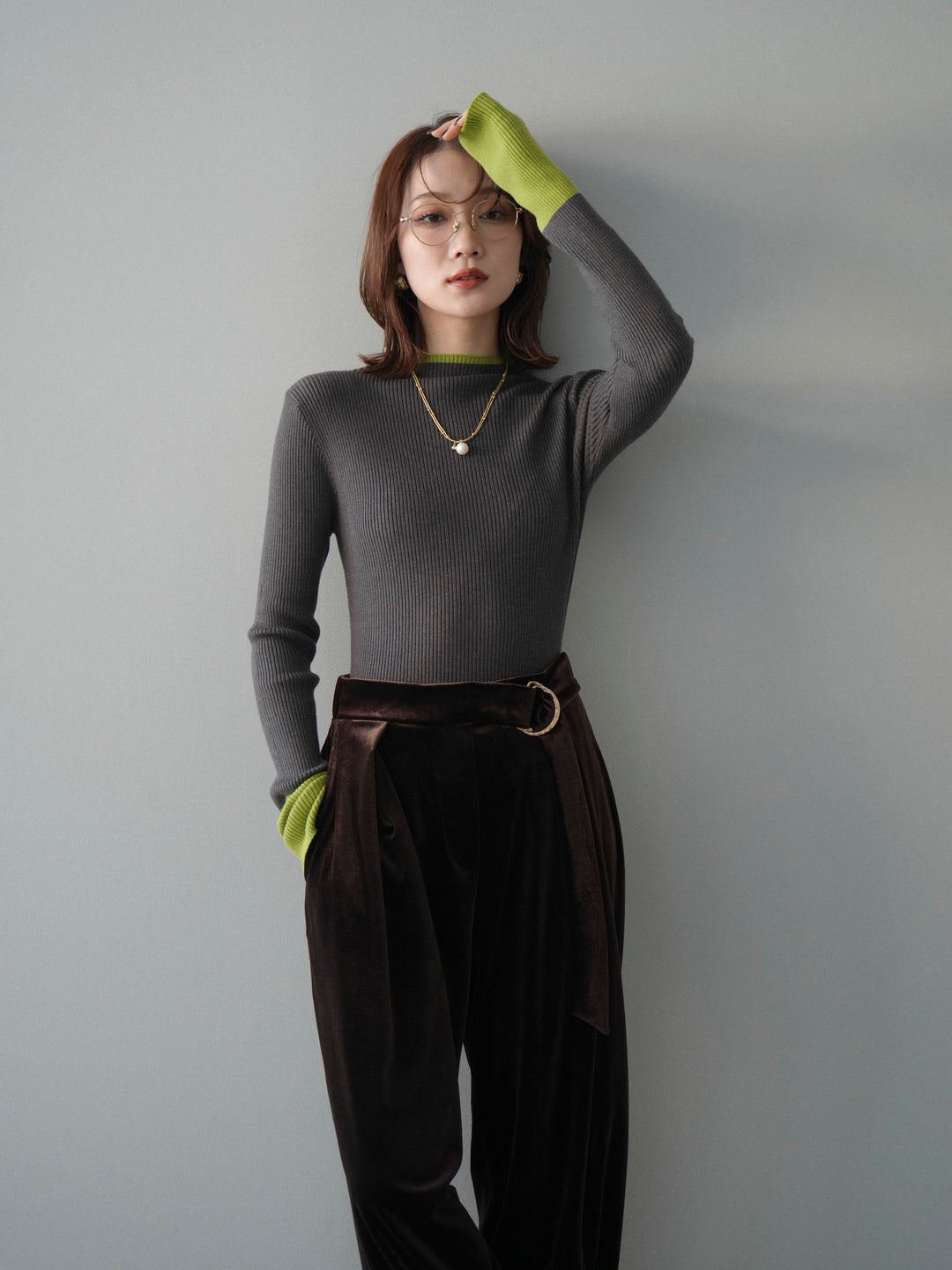 [SET]袖ボタンハイネック配色リブニットトップス+ベロアベルトスリムパンツ(2set)