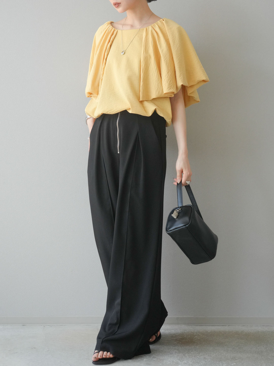 [SET] 燈籠袖褶襉設計上衣 + 拉鍊褶襉寬褲 (2 套)