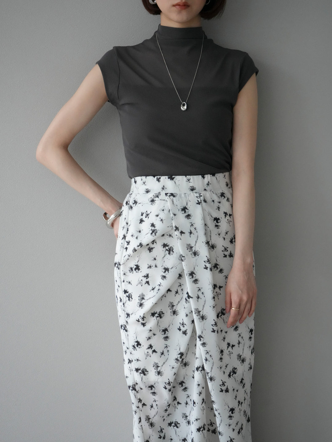 [予約]シアー切替ストレッチトップス/チャコール