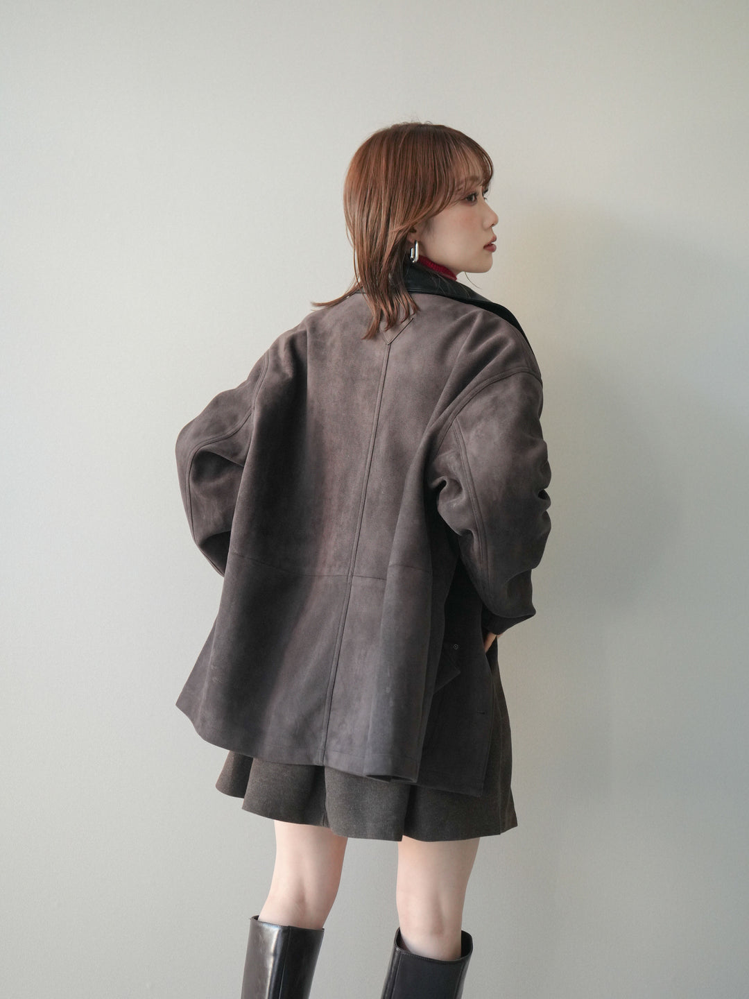 [SET]襟レザーステンカラースエードジャケット+袖ボタンボトルネックリブニットトップス+ベルト付きタックミニスカート(3set)