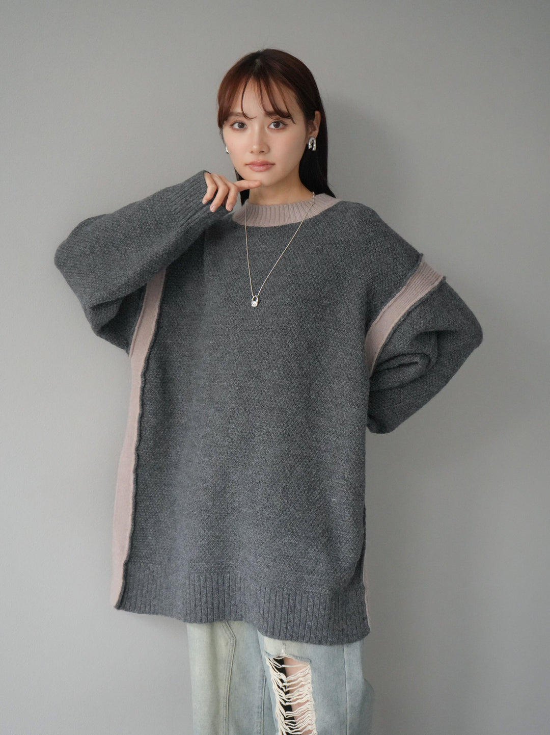 【預訂】側開衩拼色針織套頭衫/炭灰
