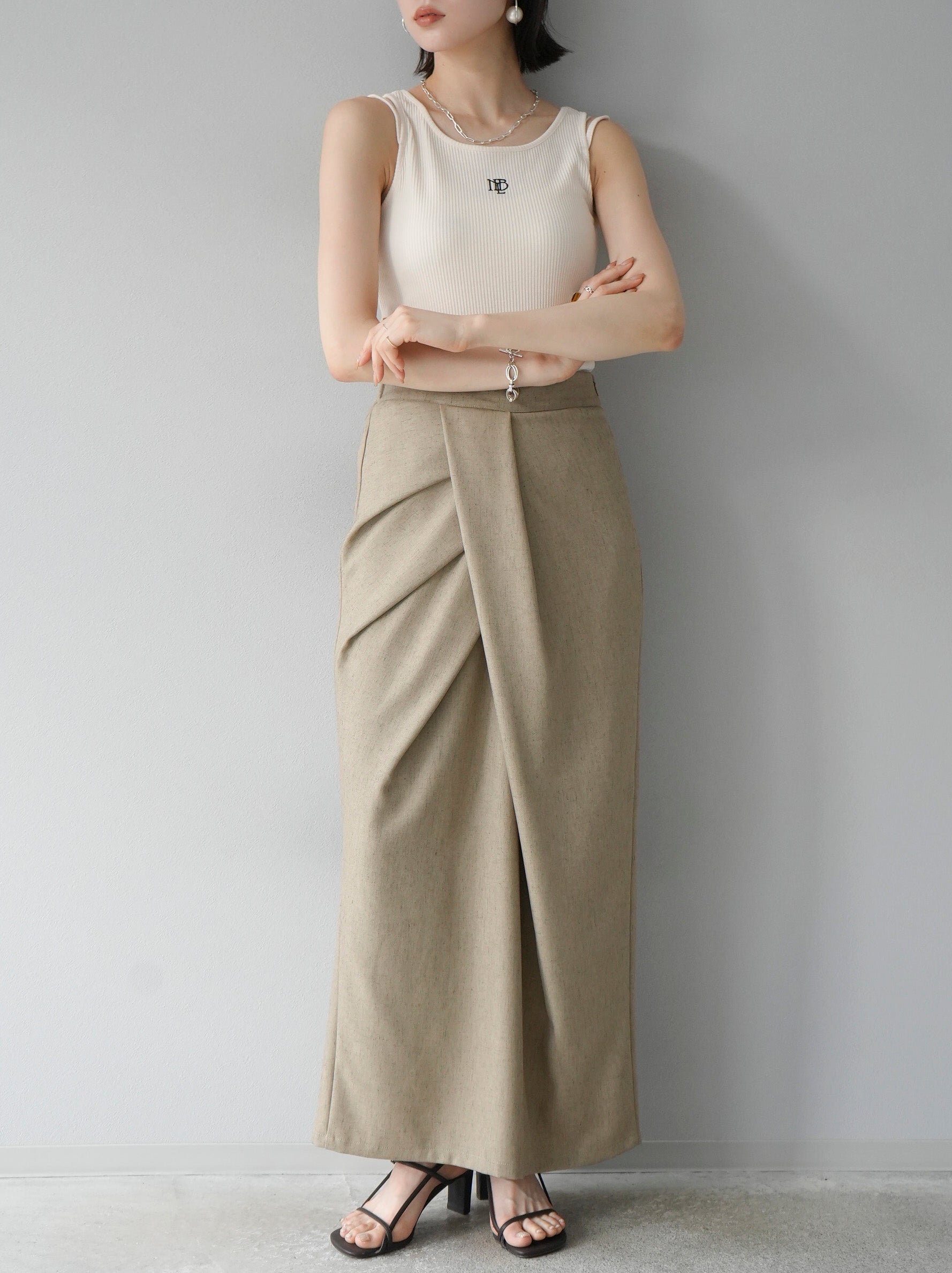 予約]ロゴタンクトップ/アイボリー – Lumier