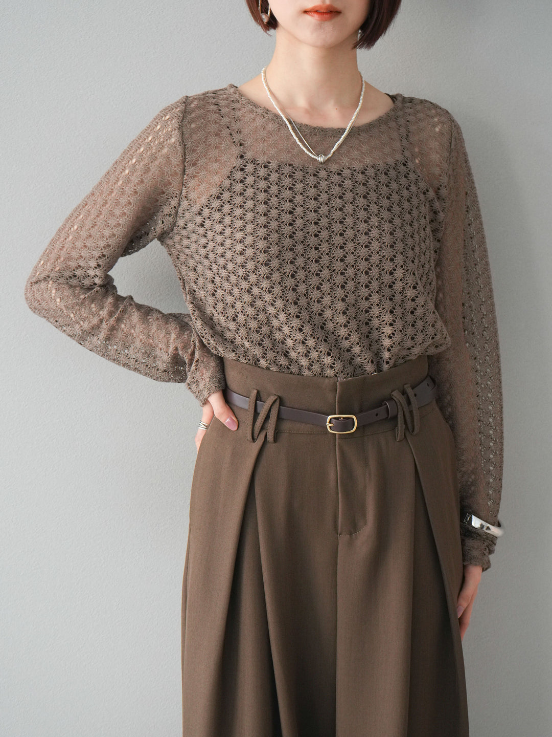 【預購】鏤空上衣/褐色