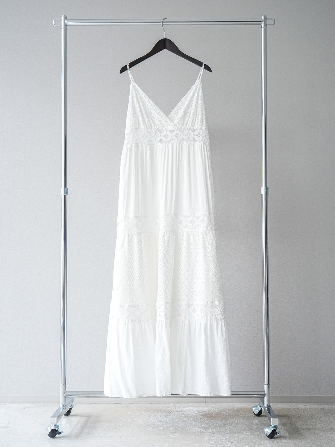 [SET] 蕾絲花邊吊帶裙+網紗羅紋罩杯吊帶背心（2件組）