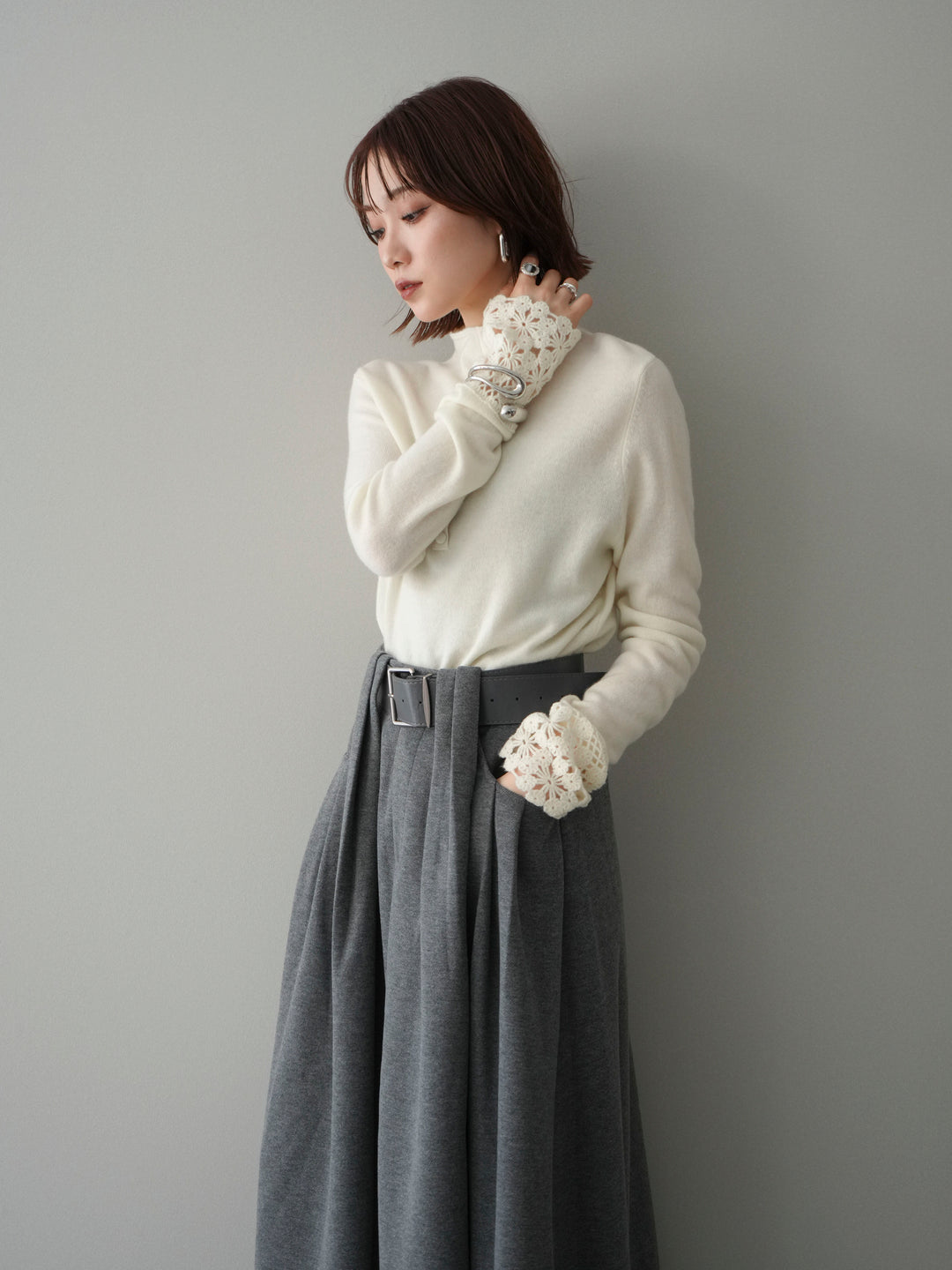 [予約]袖スカラップレースフロントボタンウールニットトップス/white