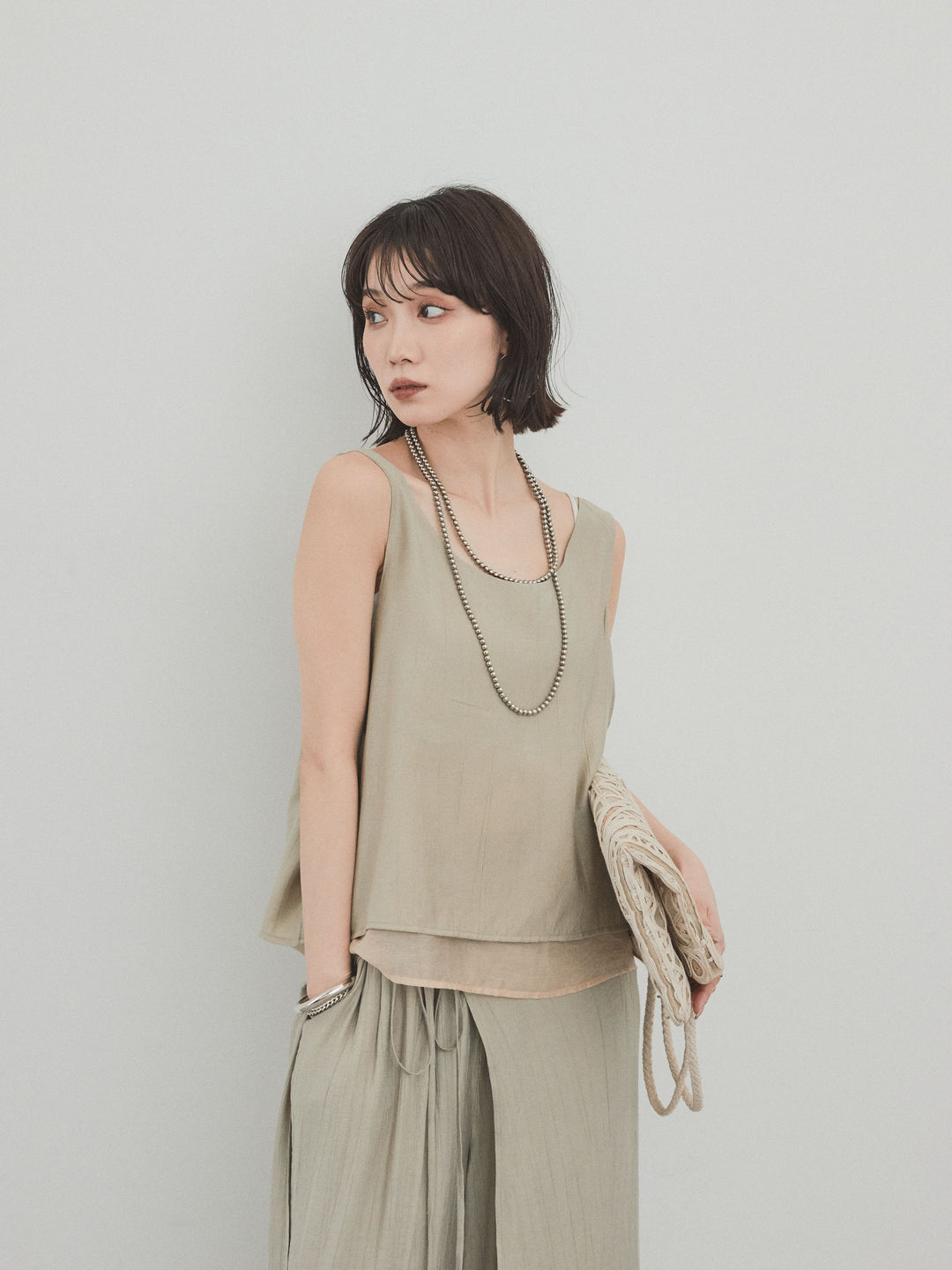 [預購] Washer Satin 薄紗多層背心/卡其米色
