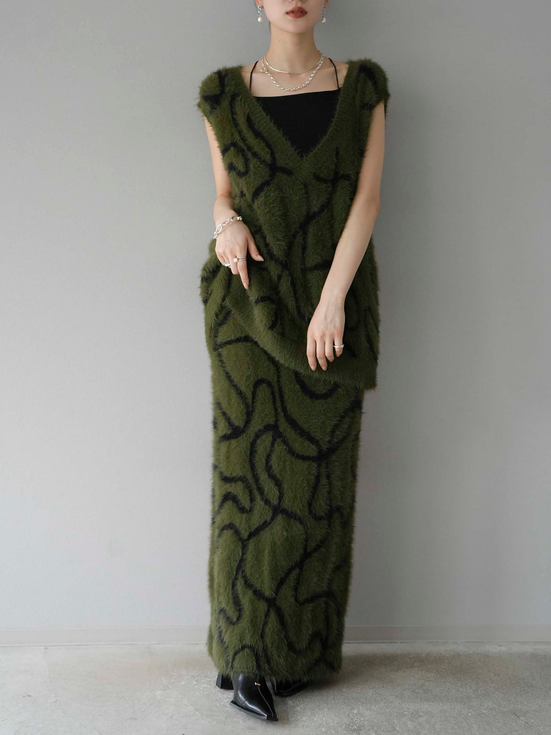 [SET] 線狀毛絨針織背心 + 線狀毛絨針織裙 (2套)