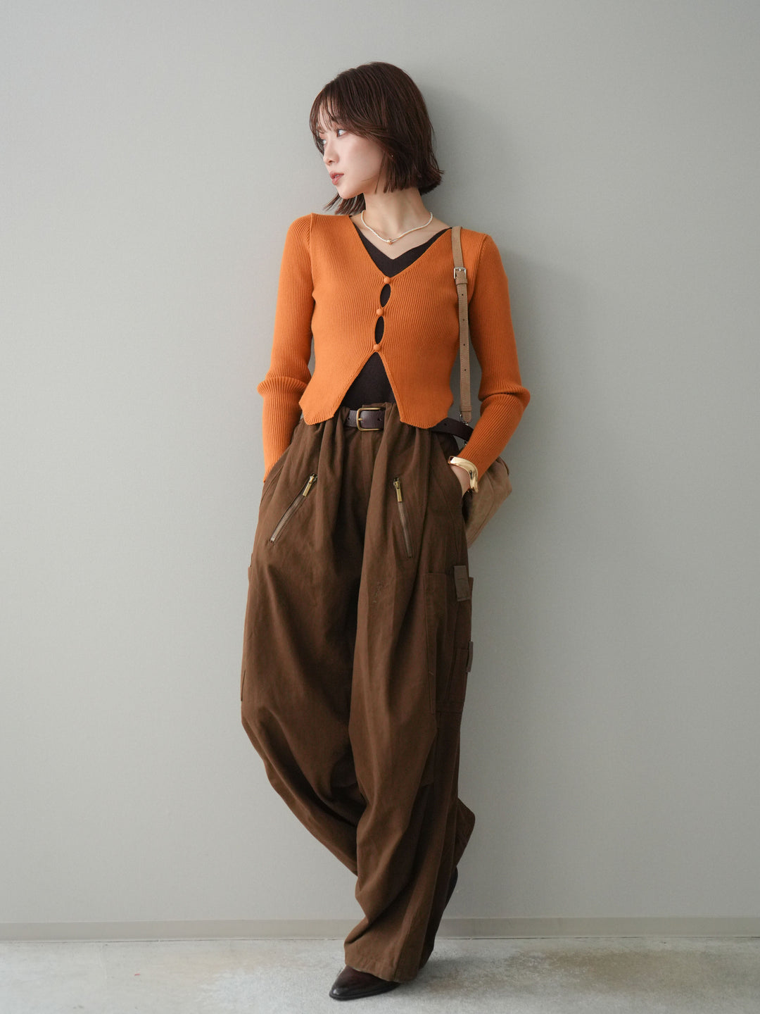 [SET]Vネック配色レイヤードスリットニットトップス+コットンタックループパンツ(2set)