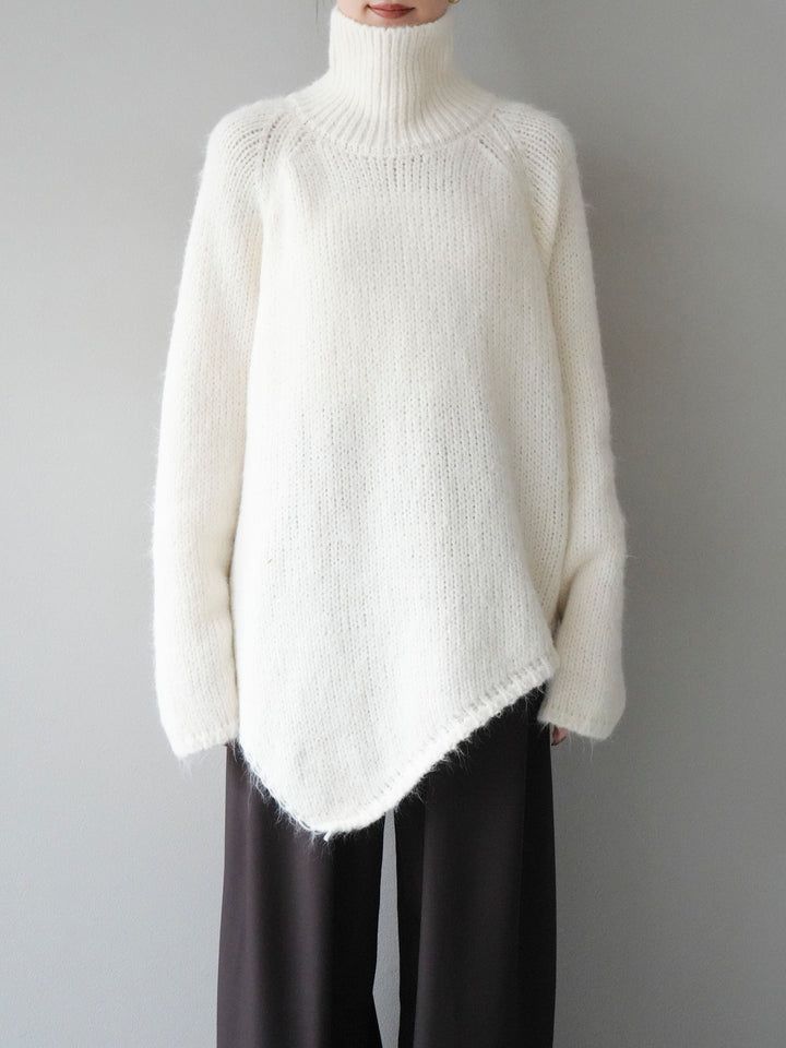 [予約]アシンメトリーハイネックニットプルオーバー/beige