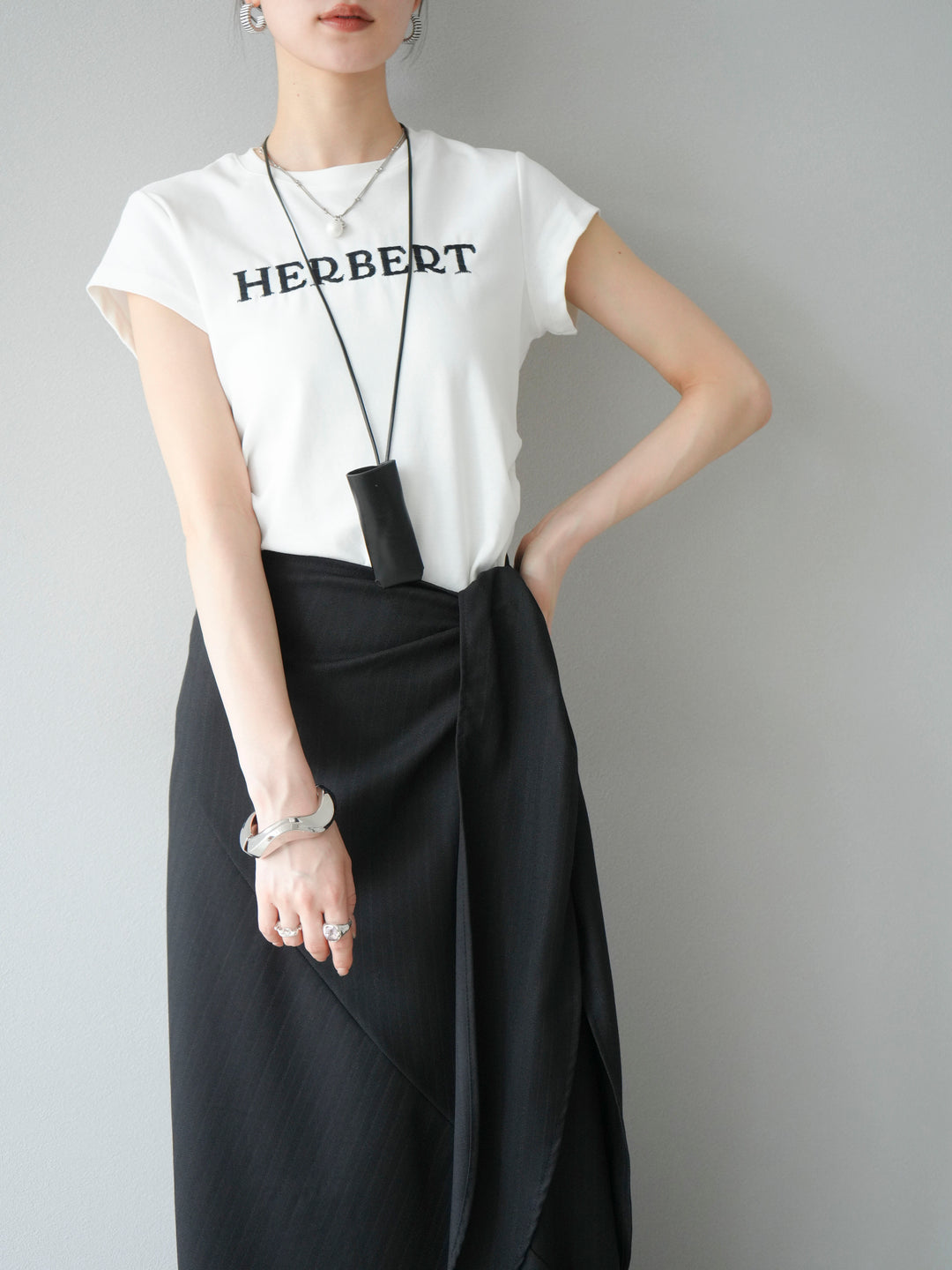 [SET]刺繍ロゴTシャツ＆レザーポーチネックレスSET +サイド巻きツイルスカート(2set)