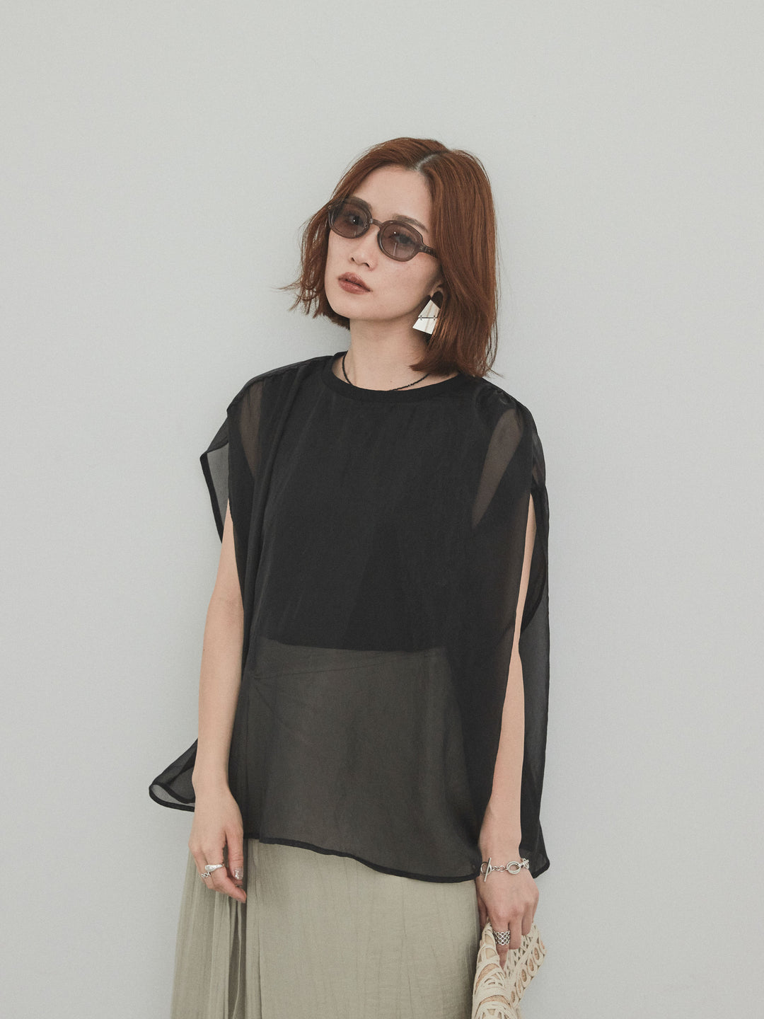 [預訂] 緊湊光滑透視多層上衣/黑色