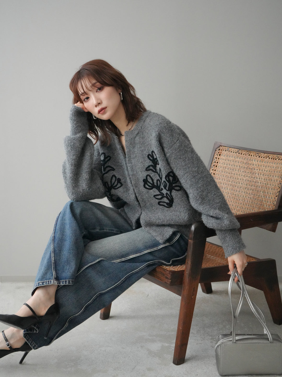 [予約]テープ刺繍ホック開きブークレニットカーディガン/mokugray