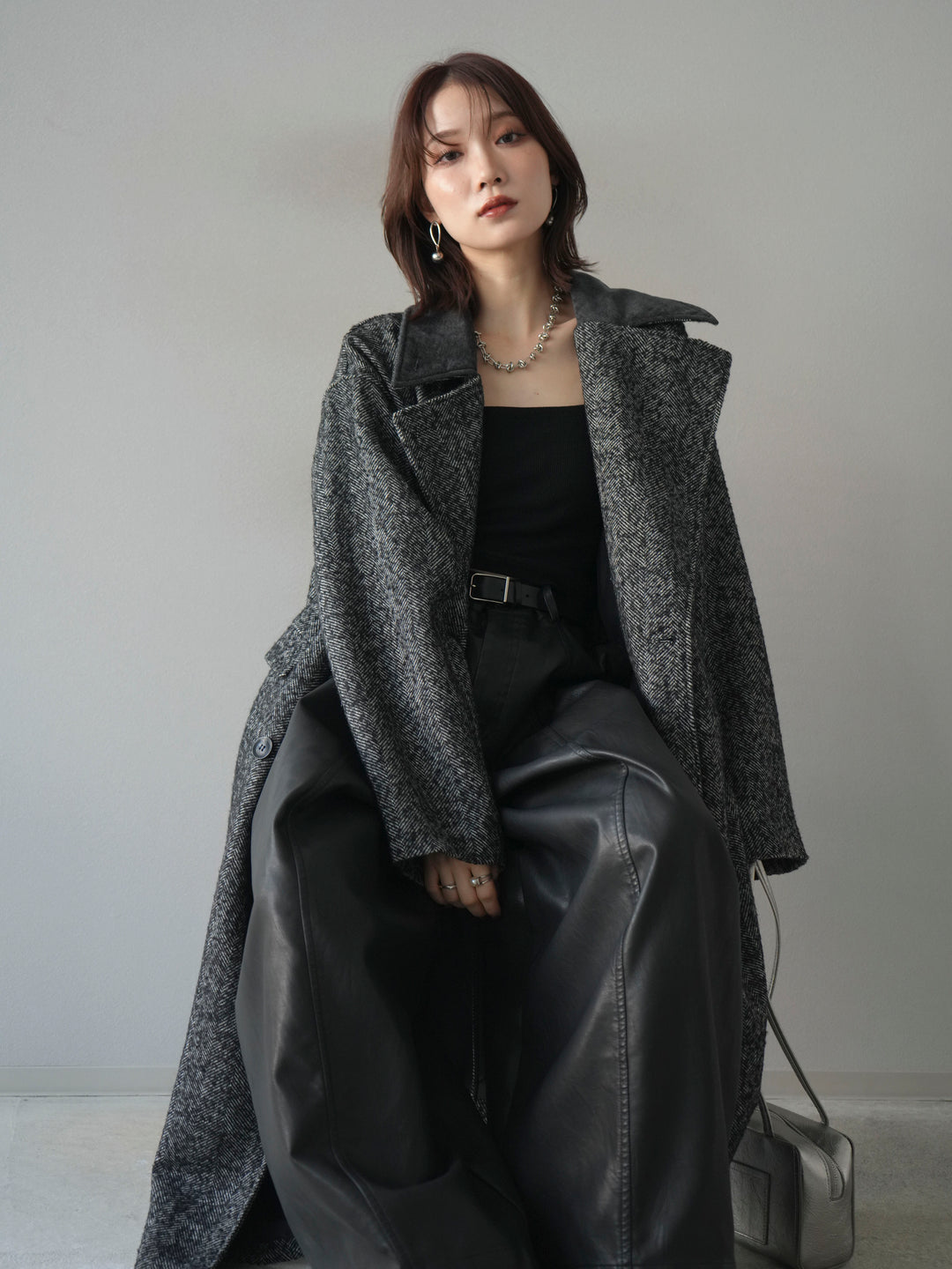 [予約]ネップヘリンボーンレザー襟チェスターコート/charcoal