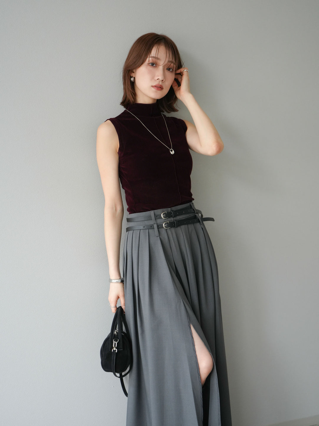 [SET]シアーベロアプチネックノースリーブトップス+エステルプリーツスリットスカート(2set)