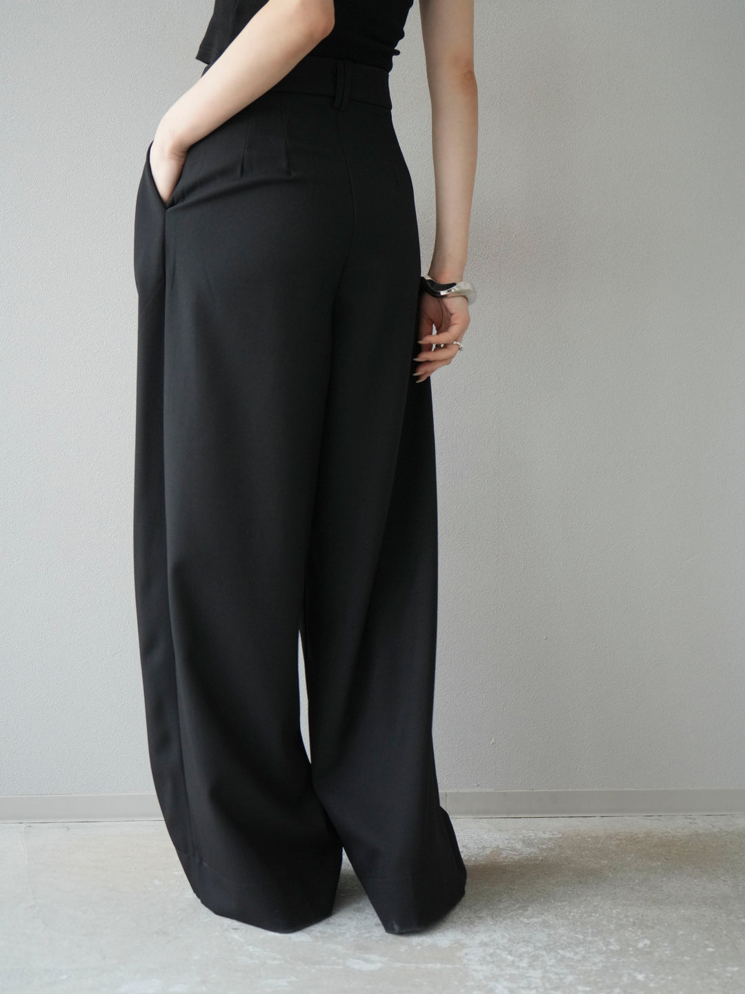 [予約]ダブルタックワイドパンツ/ブラック