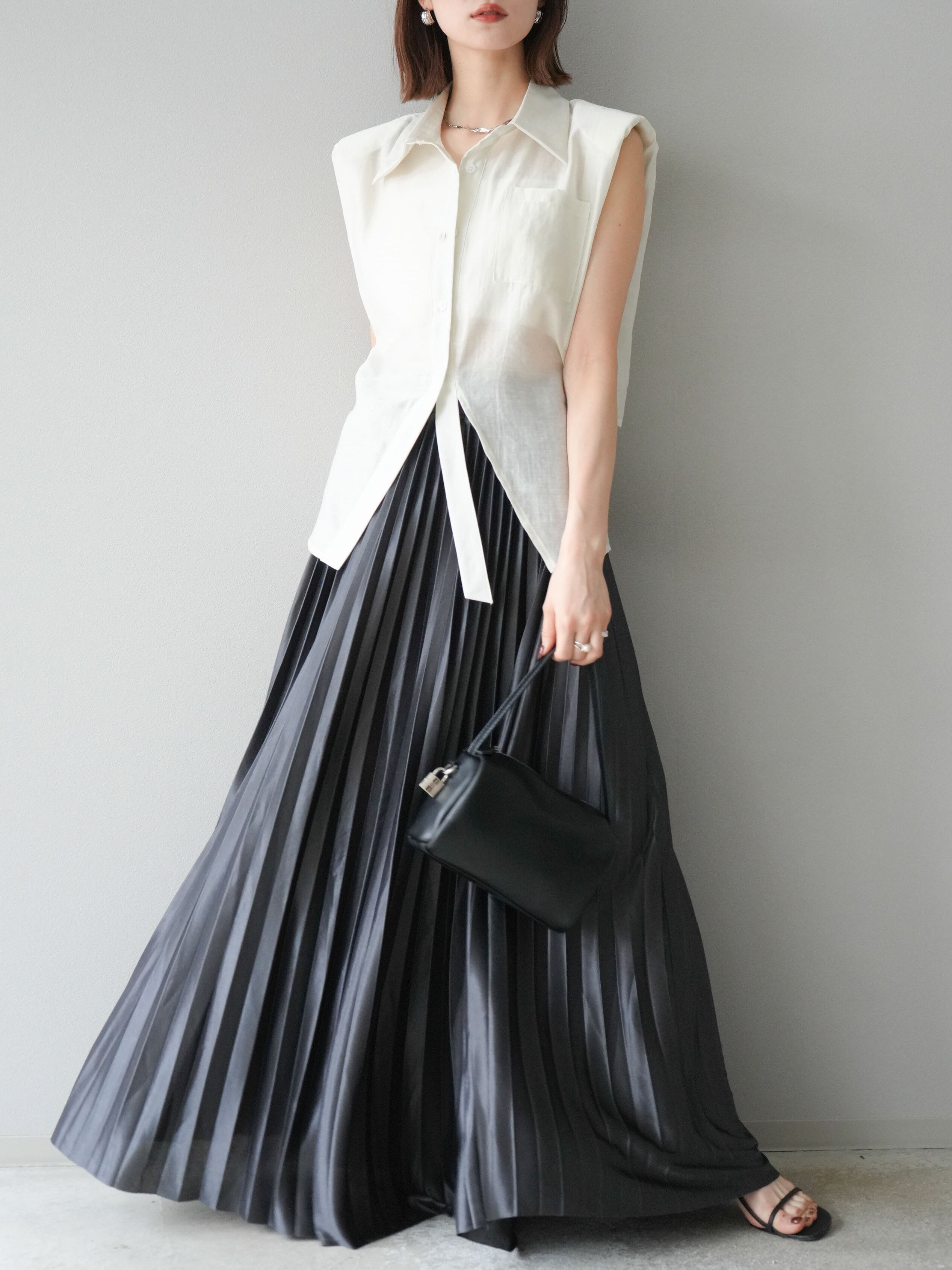 SET]リネンライクバックオープン襟付きブラウス+サテンプリーツ