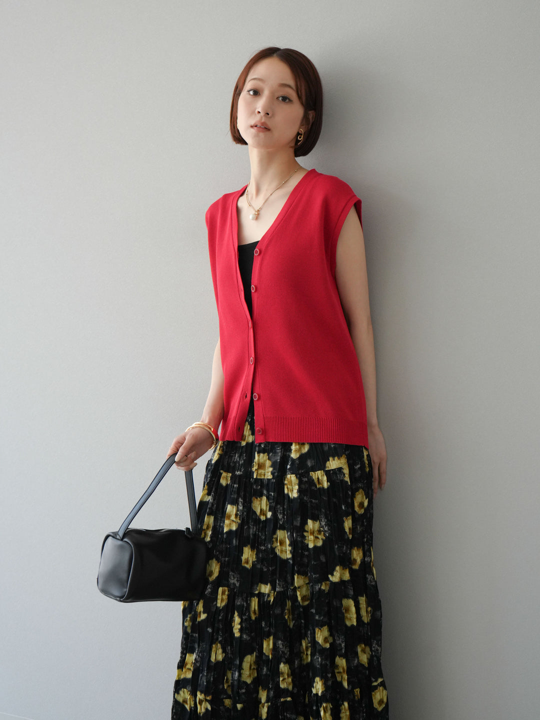 [SET] V領人造絲針織背心+花邊長裙（2件組）