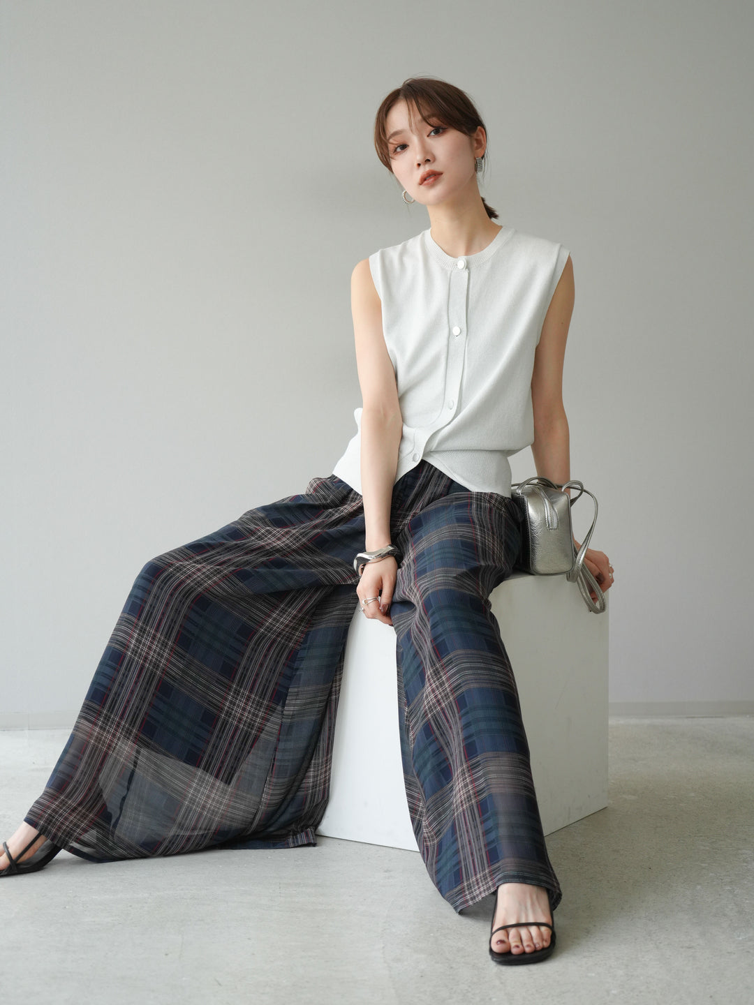 [SET] 金銀絲針織背心 + 透視格紋寬鬆褲 (2 件套)