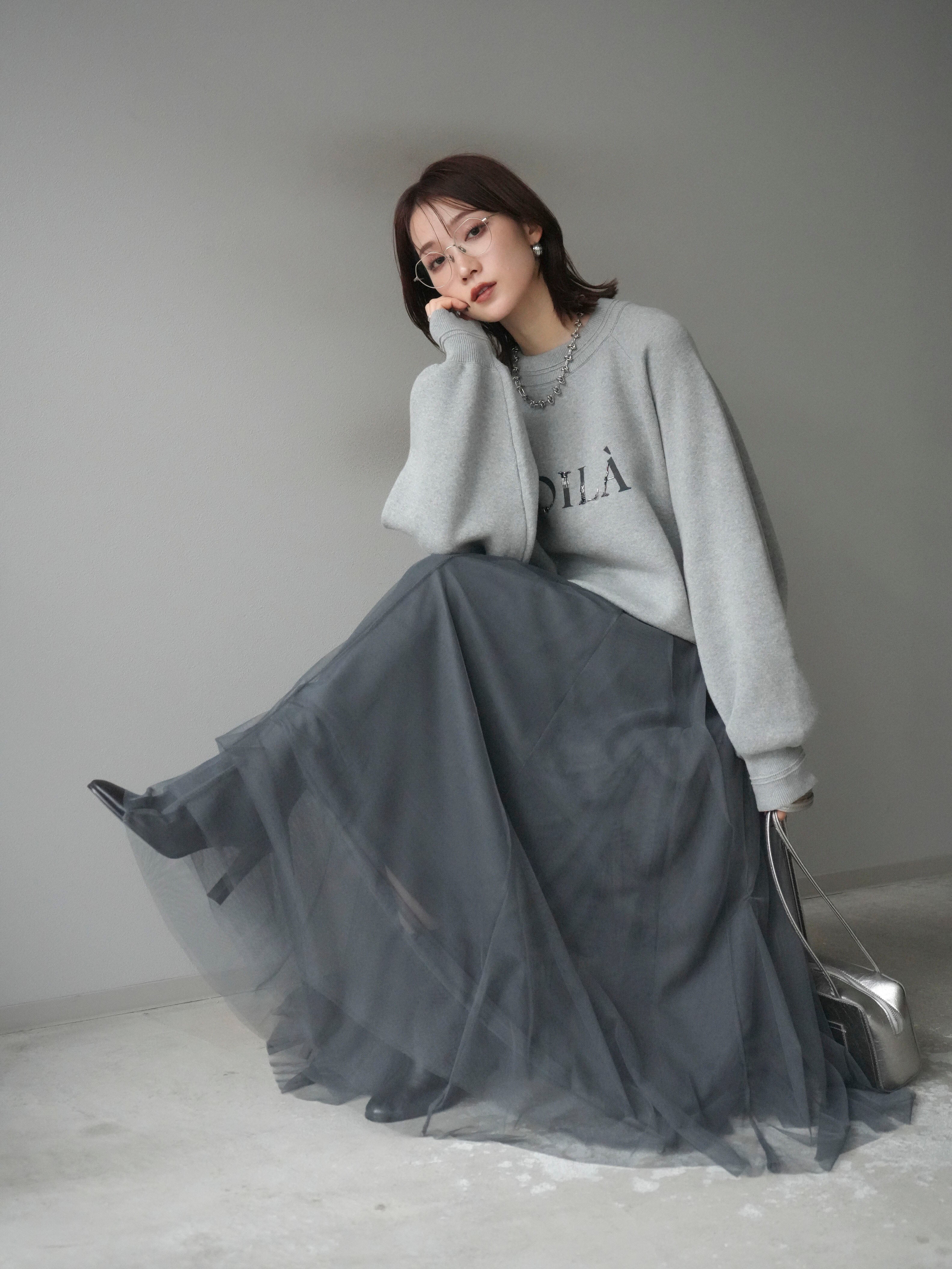 予約]スウェットライクビーズロゴ刺繍ニットプルオーバー/mokugray
