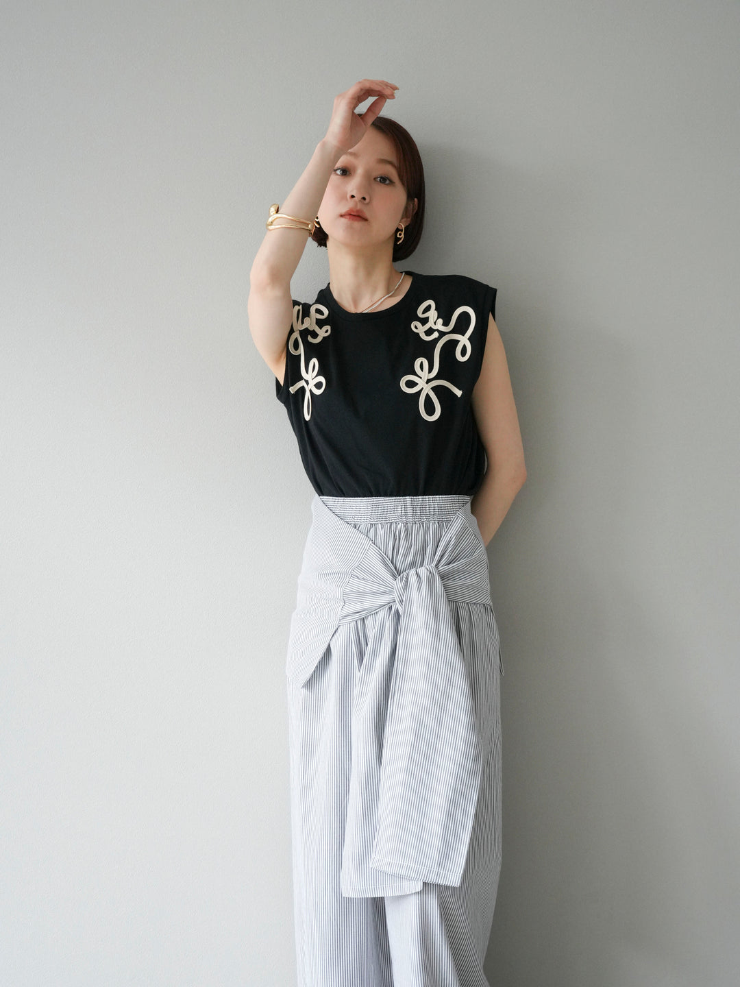 [SET]コード刺繍フレンチスリーブTシャツ+ウエスト巻きストライプイージーパンツ(2set)