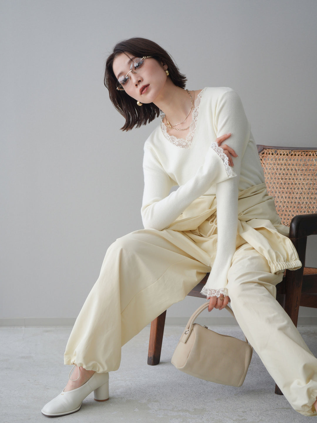 [予約]レースドッキングVネックニットトップス/white