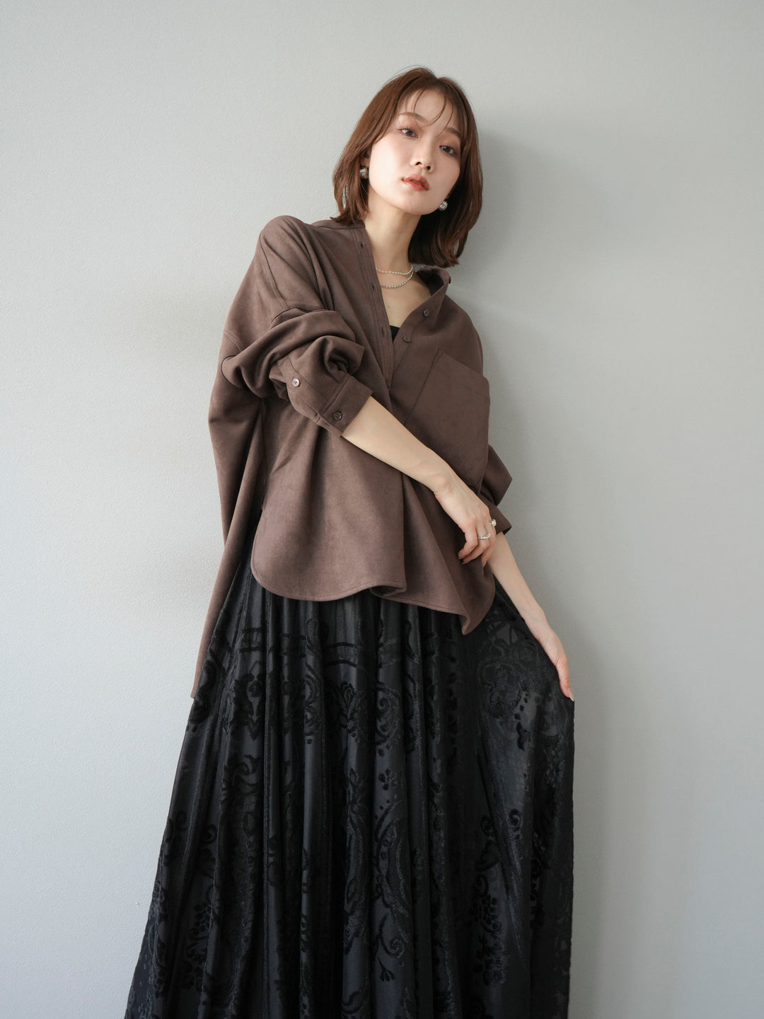 [SET]スエードバンドカラーオーバーシャツ+アンティーク柄フロッキーマキシスカート(2set)