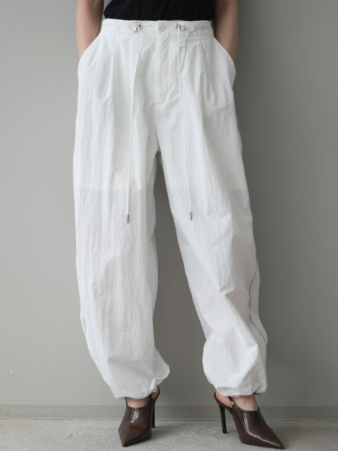 [予約]ドロストサイドラインナイロンパンツ/off