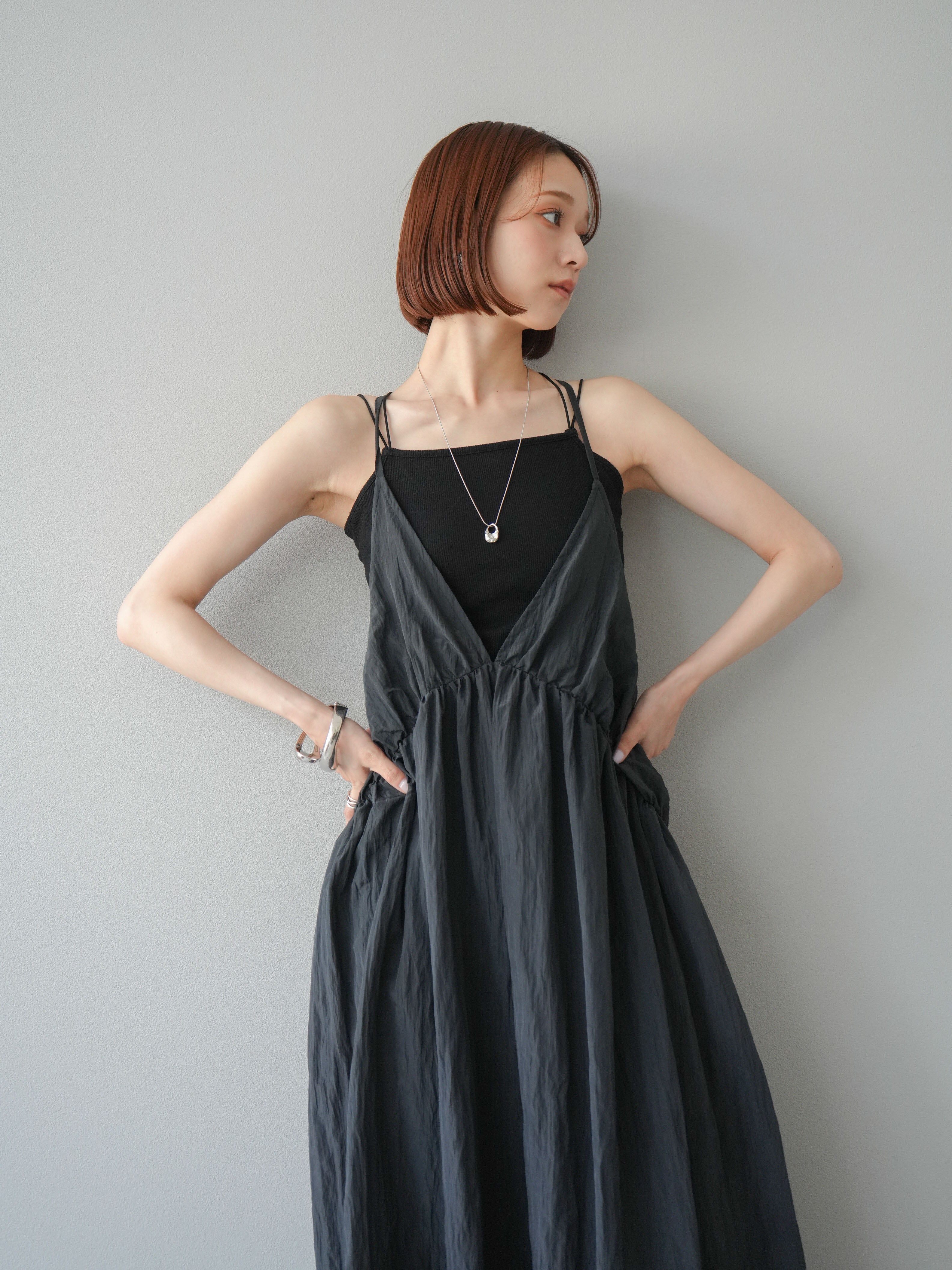 予約]シボ加工シャイニーキャミワンピース/ブラック – Lumier