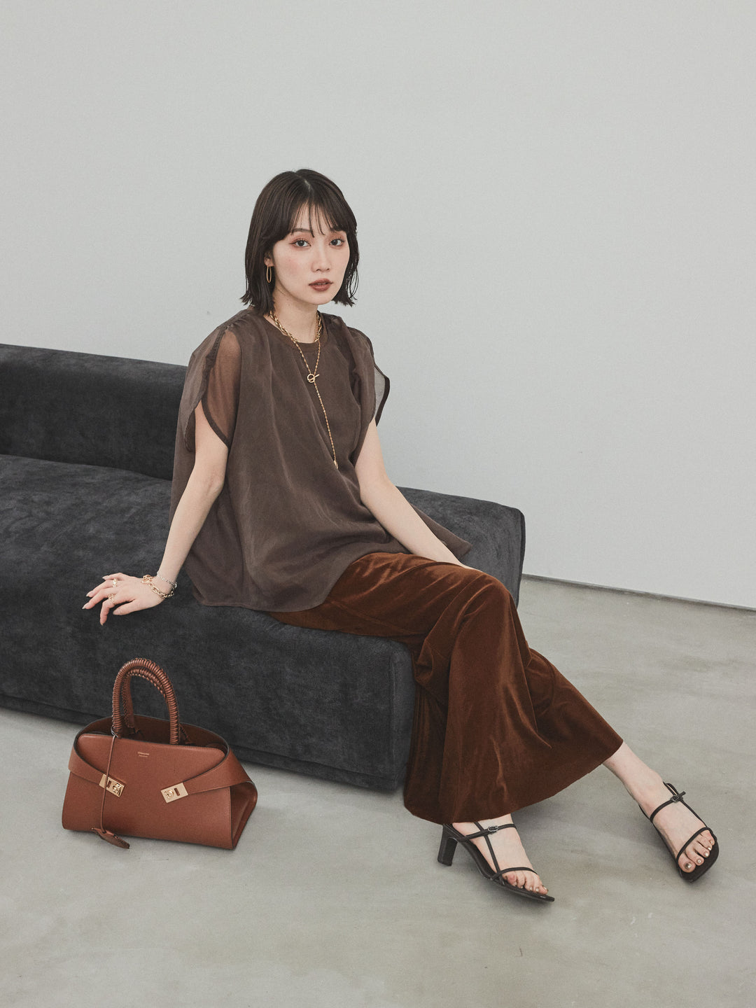 [SET] 緊湊光滑透視層疊上衣 + 天鵝絨低腰裙 (2set)